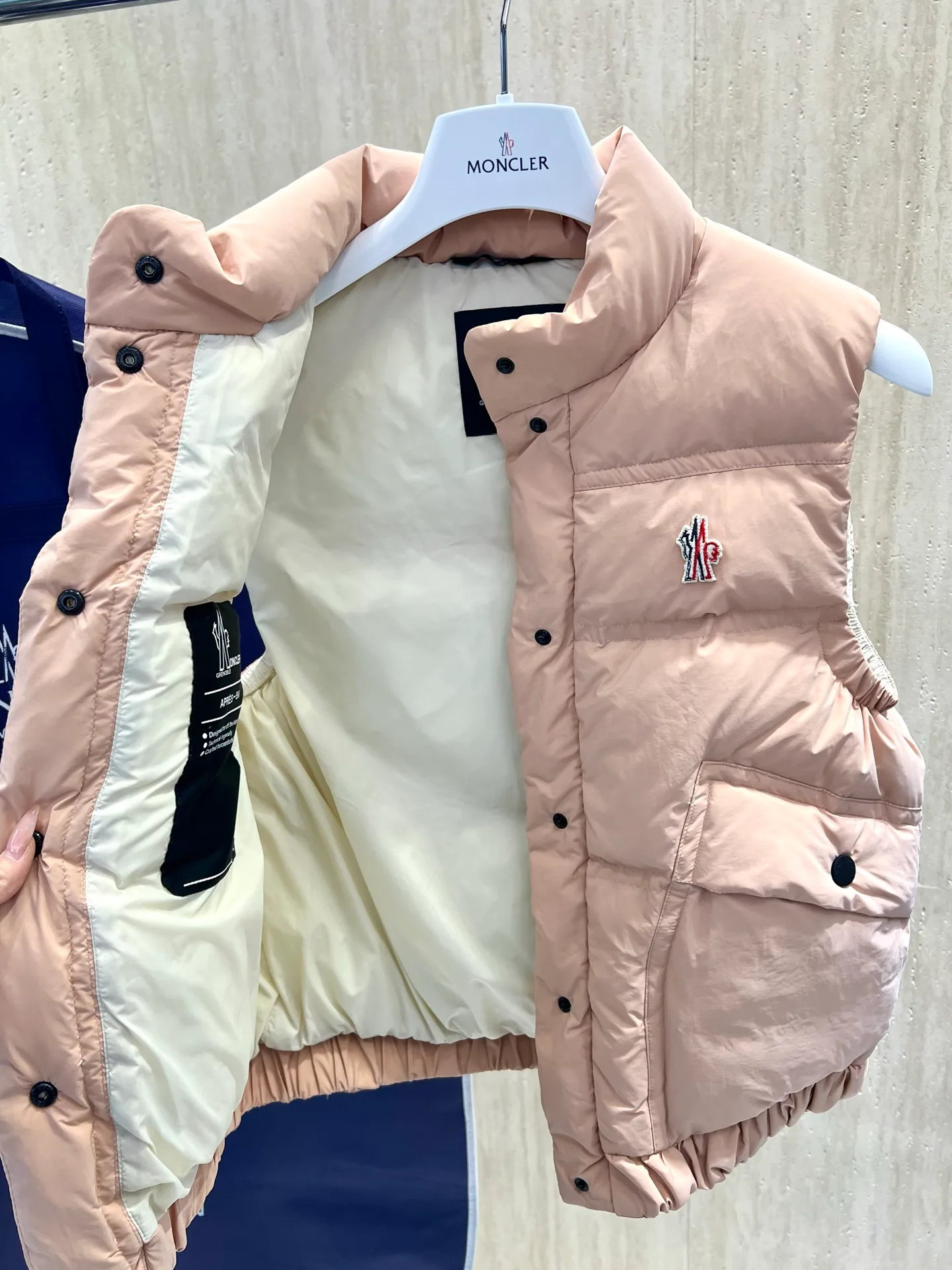 Жилеты Женские Moncler 18346160