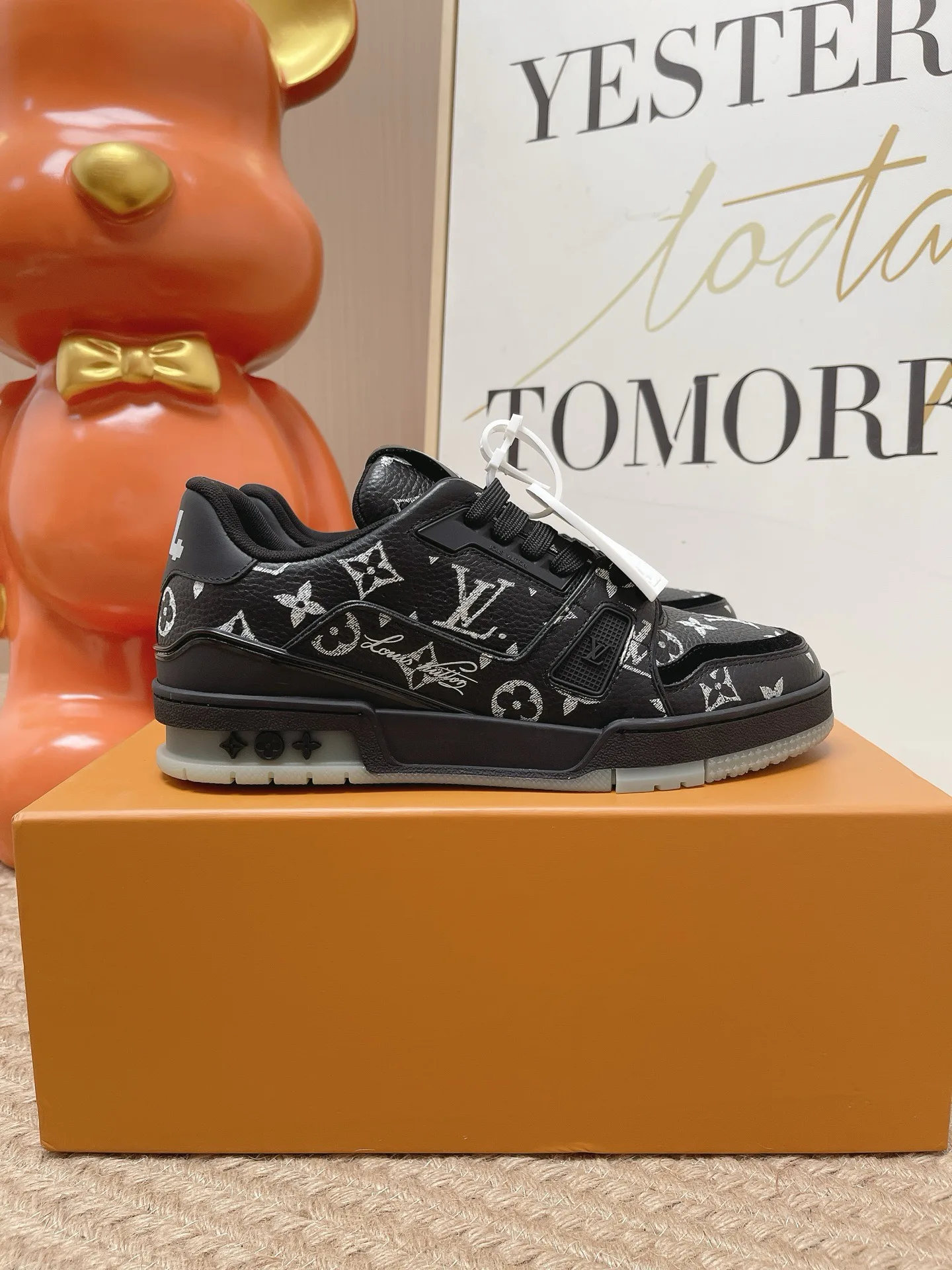 Кроссовки Женские Louis Vuitton 18810916