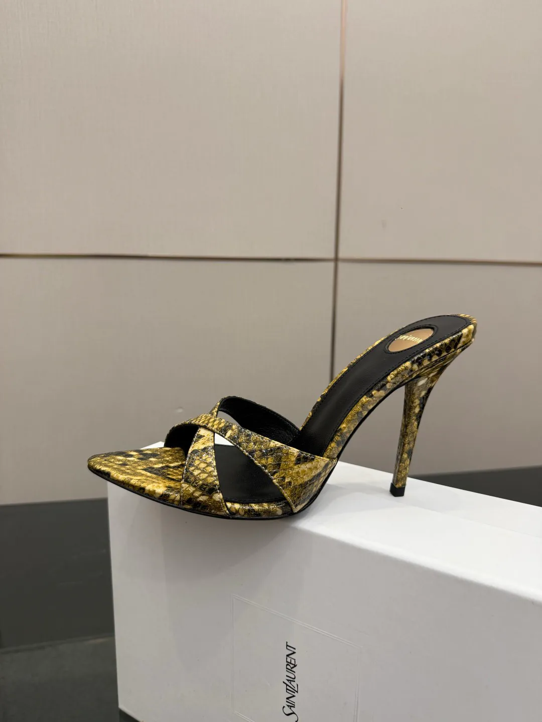 Босоножки Женские Saint Laurent 11409899