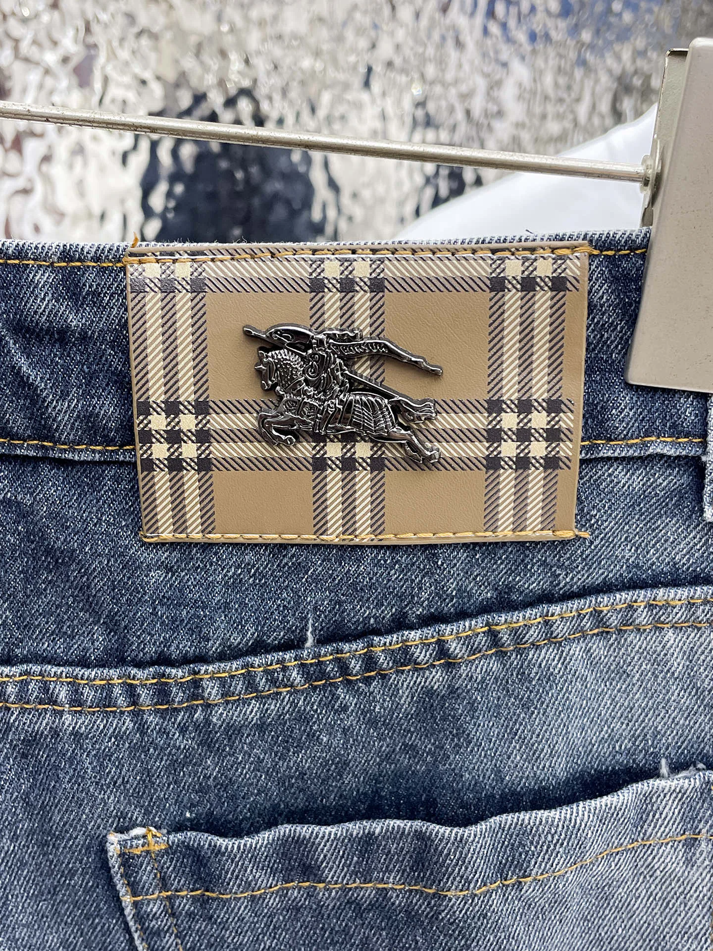 Джинсы Мужские Burberry 18596821