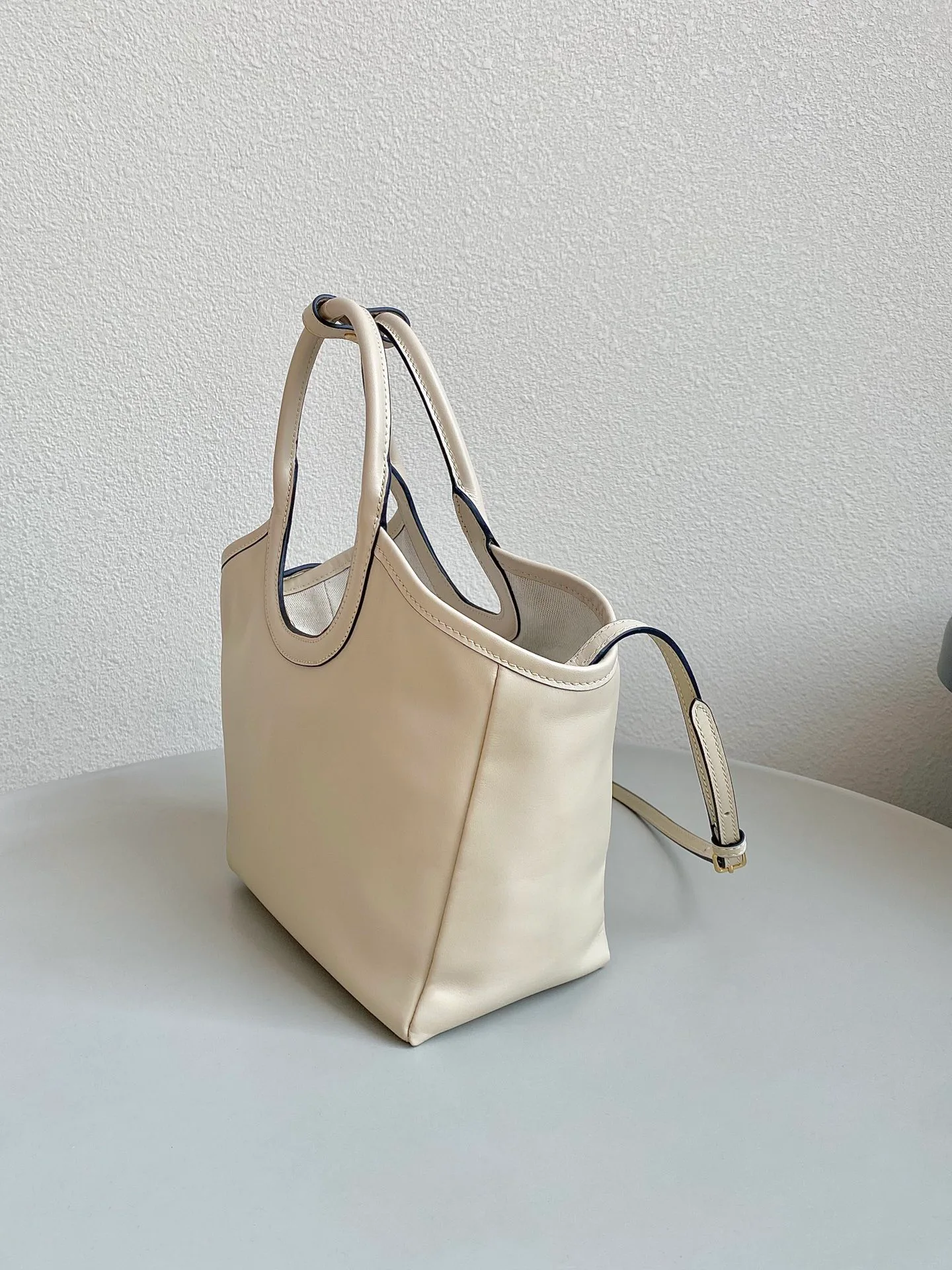 Сумки На Ремне Женские Miu Miu 111337