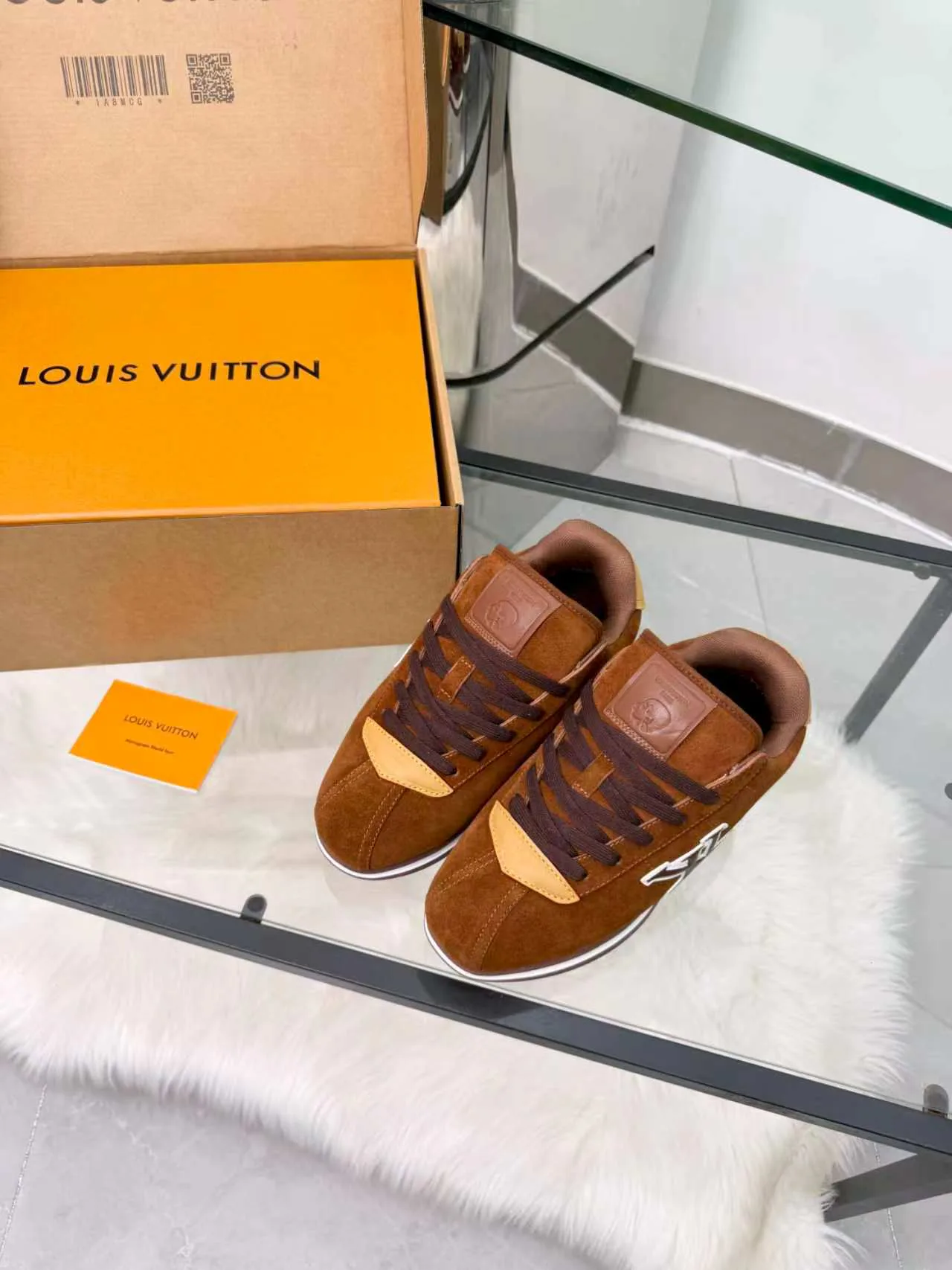Кроссовки Женские Louis Vuitton 18417396