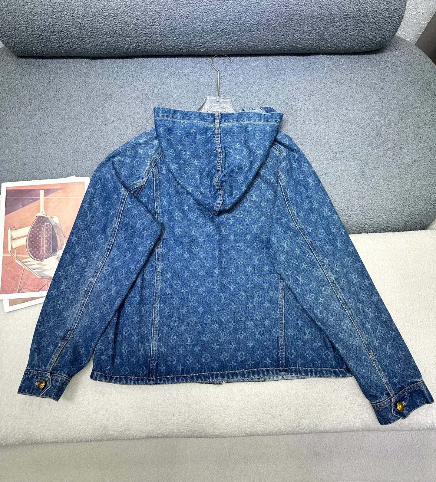 Куртки И Пуховики Женские Louis Vuitton 18483794