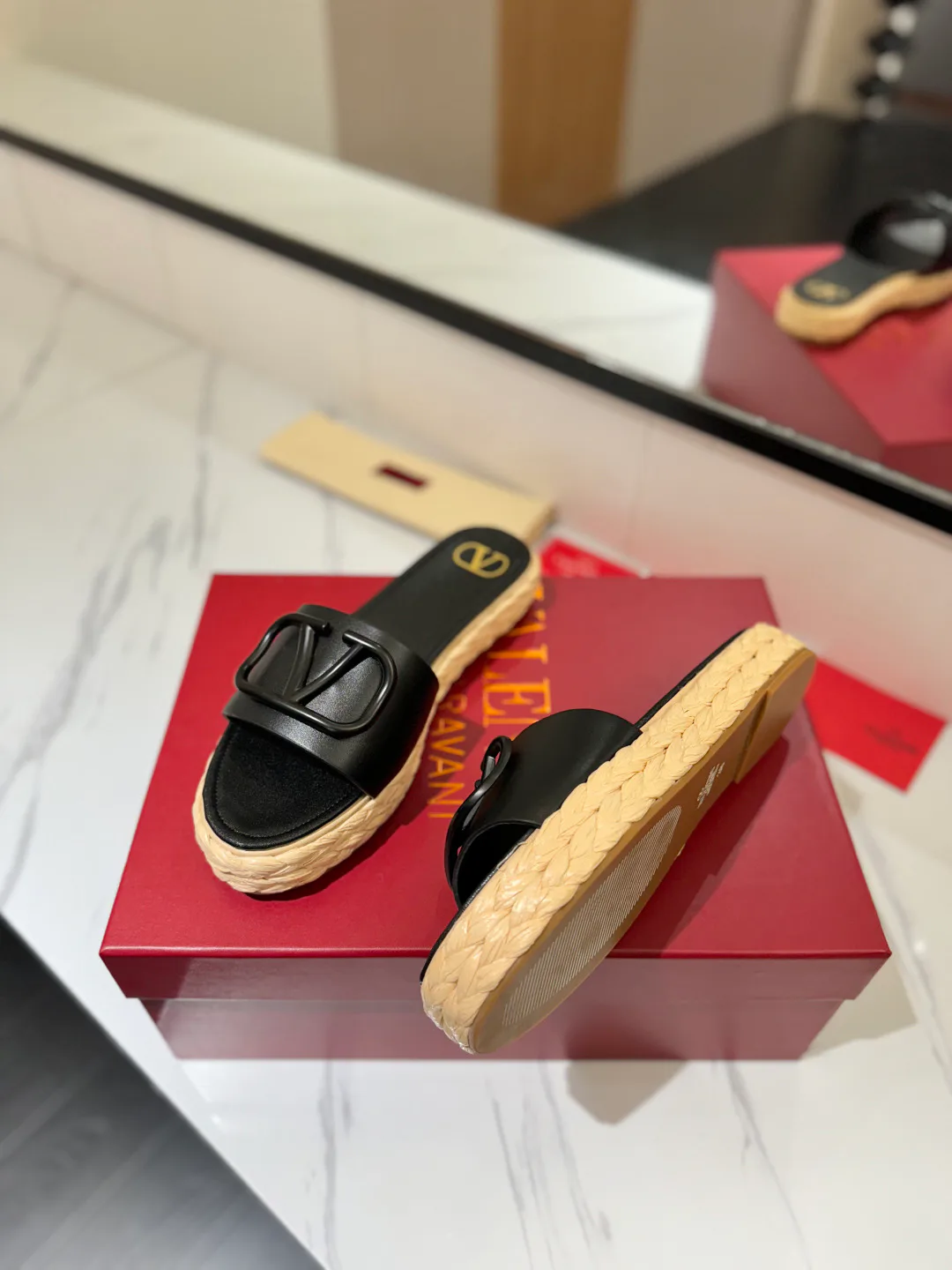 Босоножки Женские Valentino 17946607