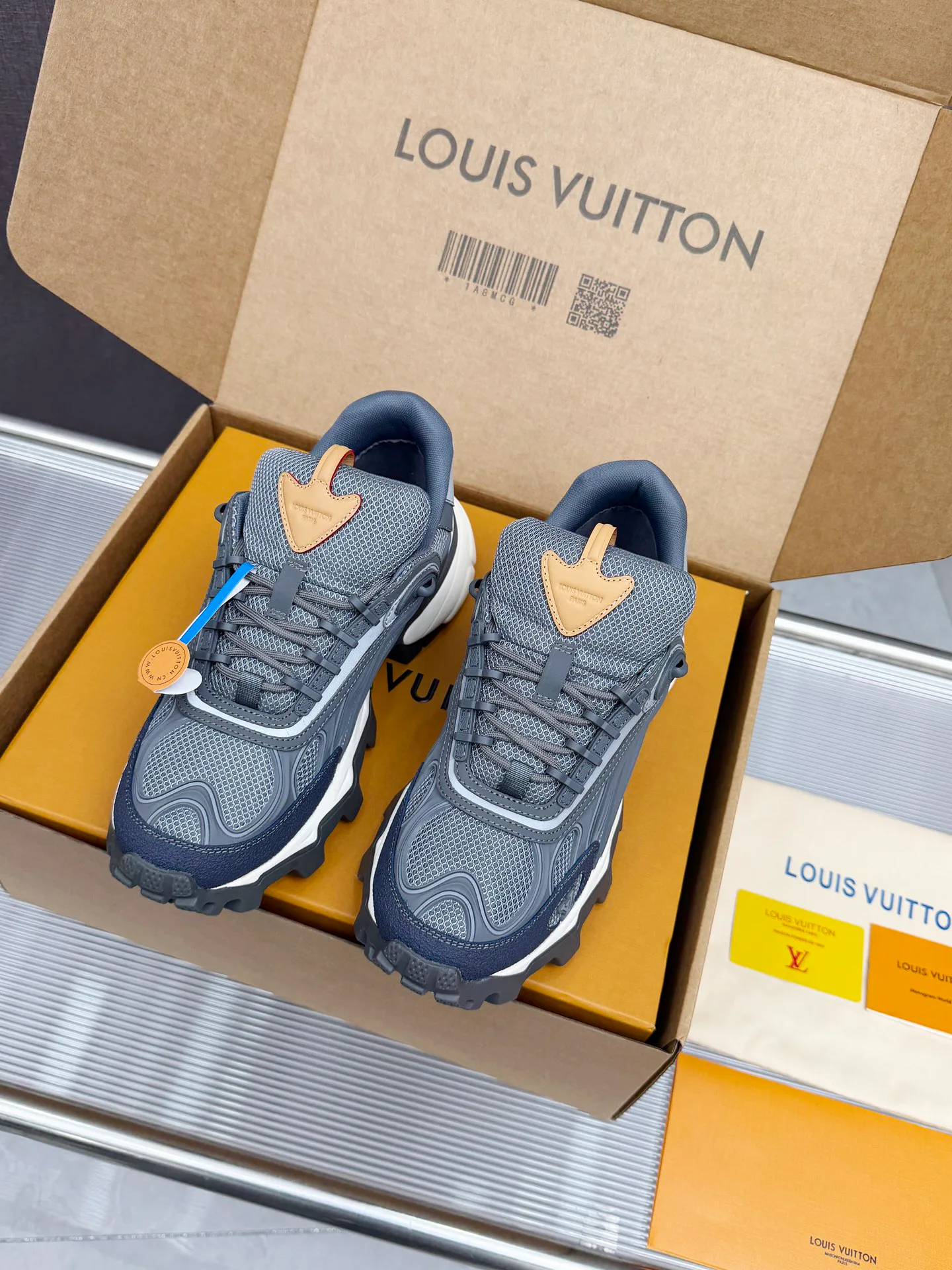 Кроссовки Женские Louis Vuitton 11679417