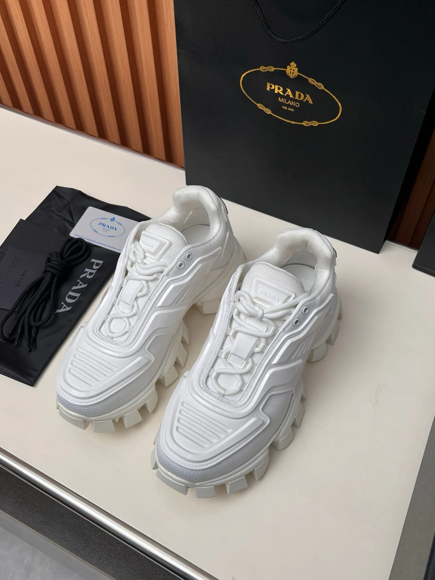 Кроссовки Женские Prada 17955142