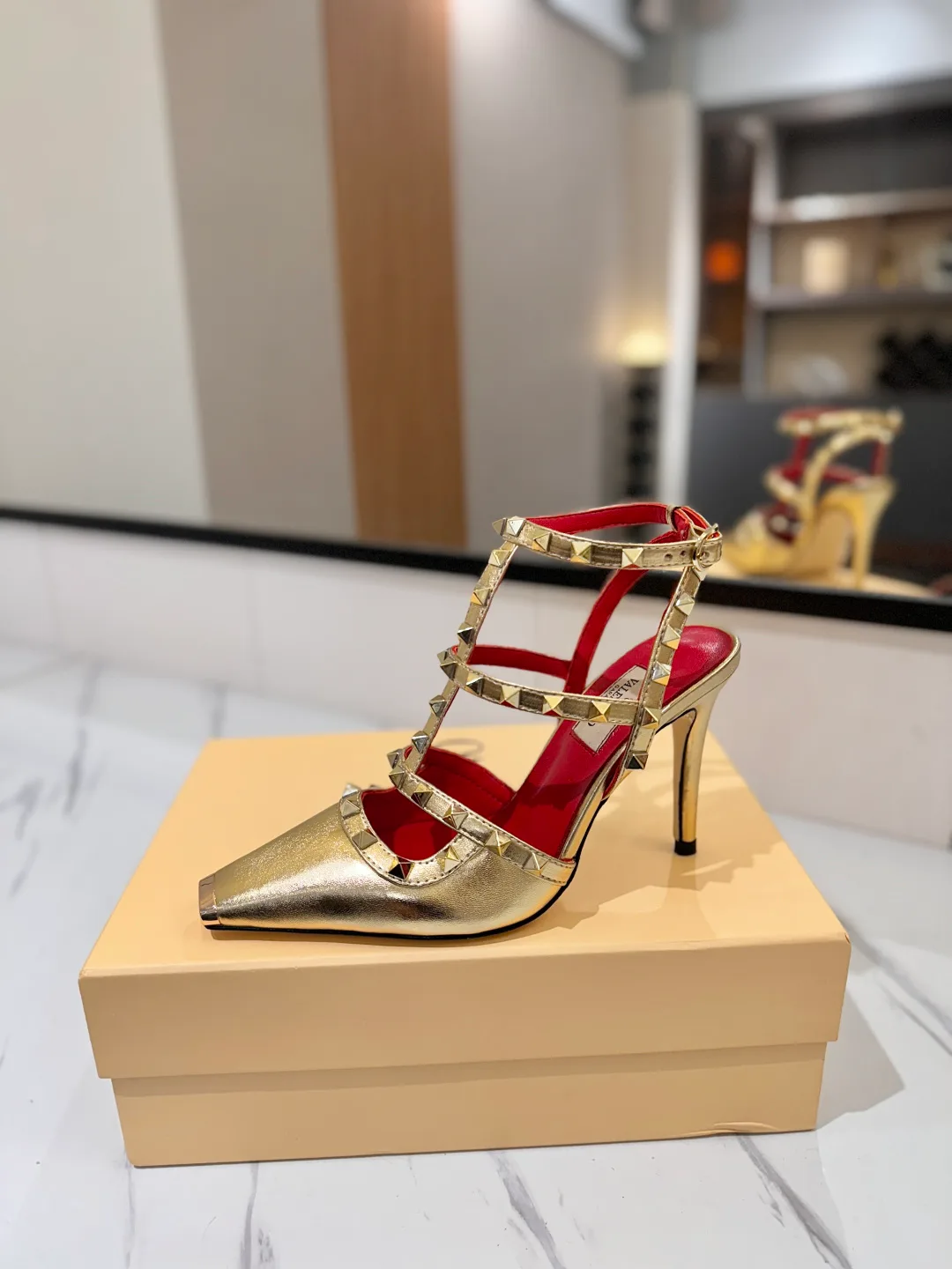Босоножки Женские Valentino 17305543