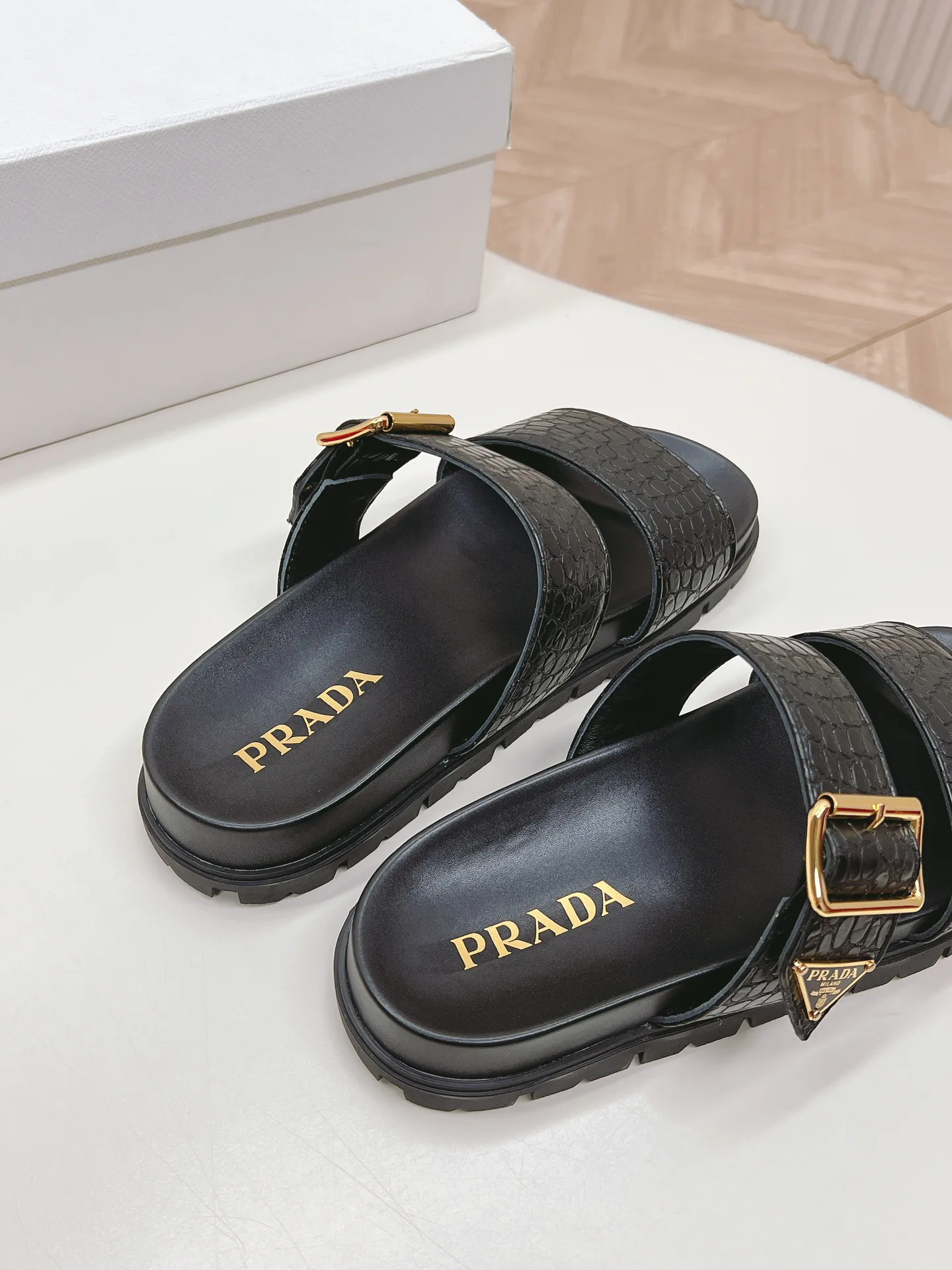 Шлепанцы Женские Prada 17499576