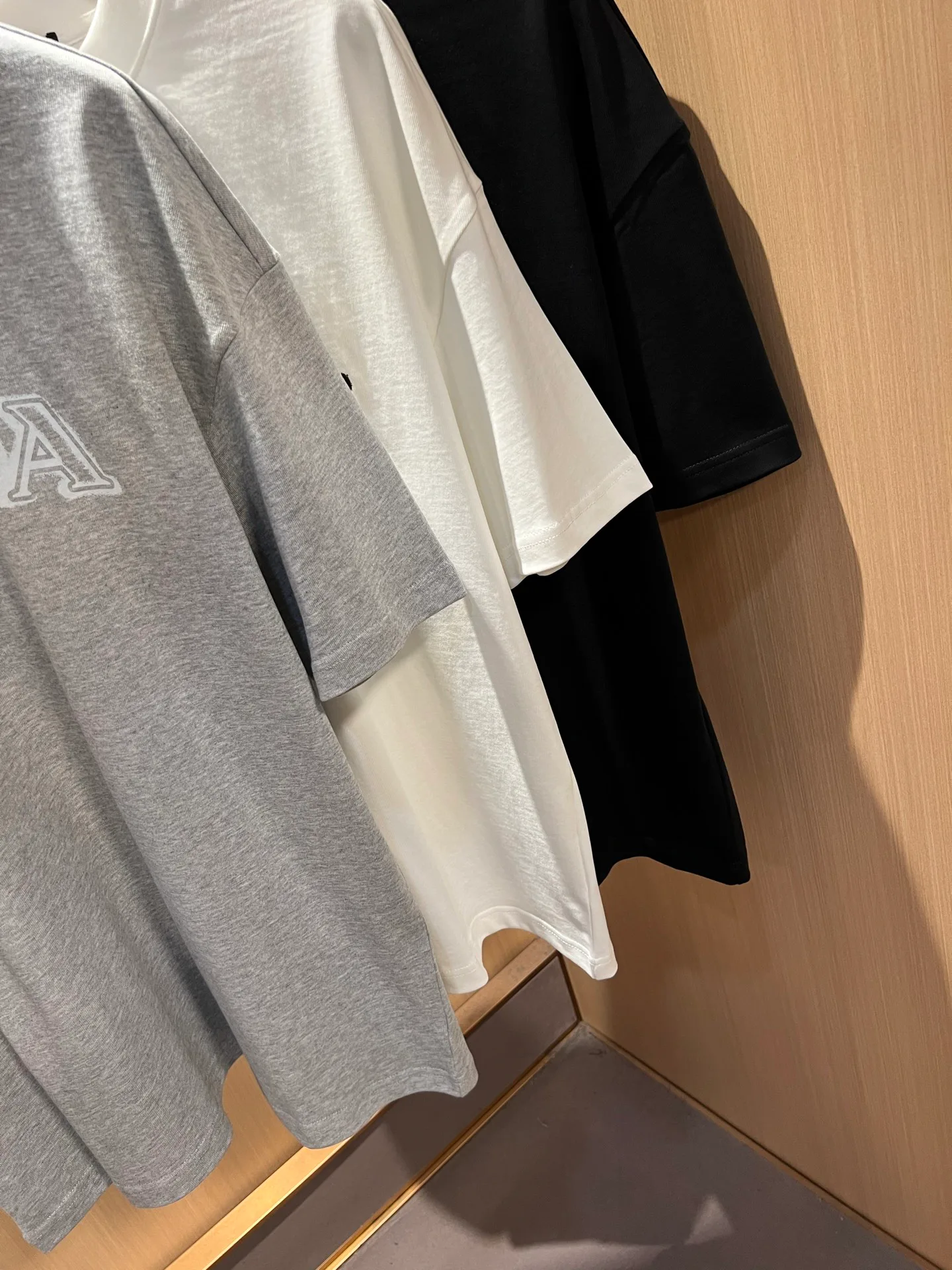 Футболки Женские Prada 11952797