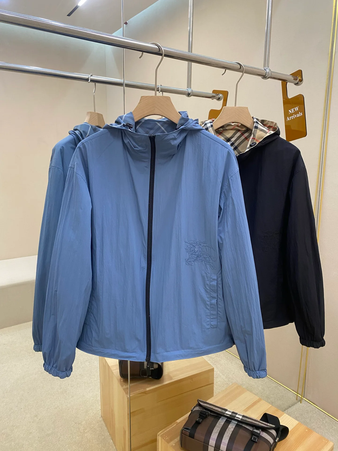 Куртки И Пуховики Женские Burberry 11463857