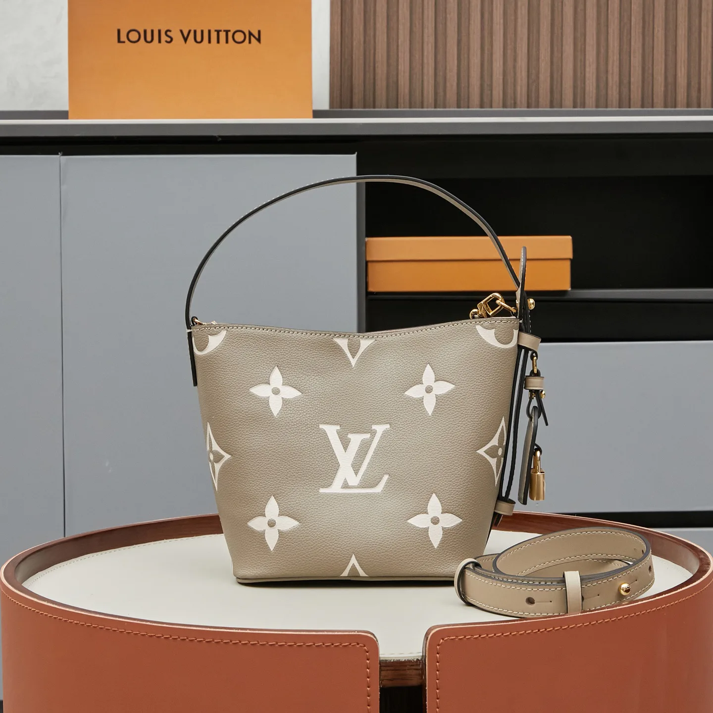Сумки На Ремне Женские Louis Vuitton 25402