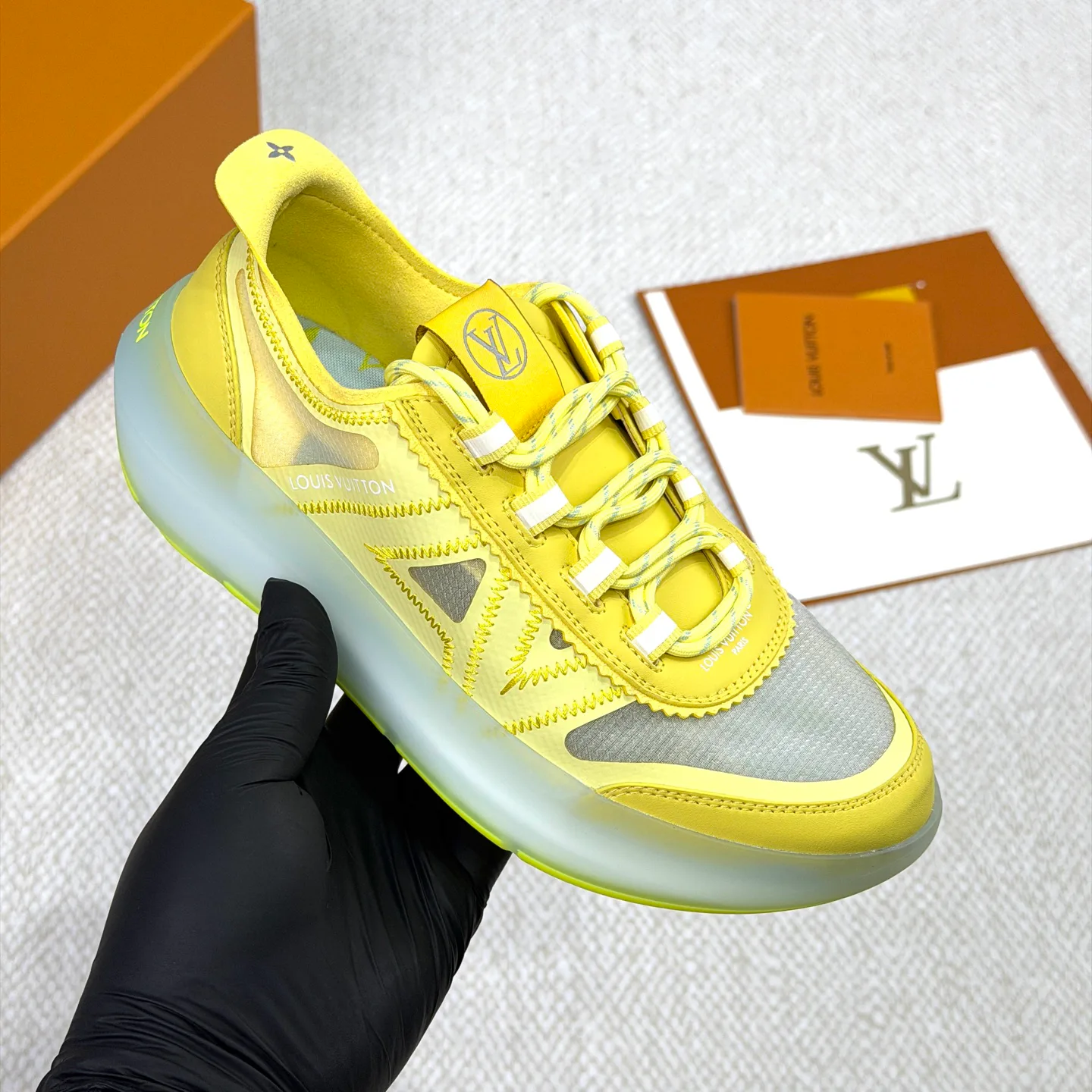 Кроссовки Женские Louis Vuitton 18265149