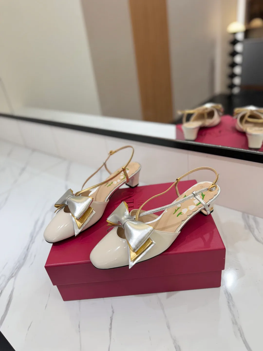 Босоножки Женские Valentino 11683035