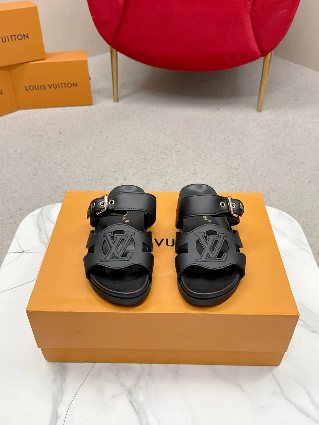 Шлепанцы Женские Louis Vuitton 18235689