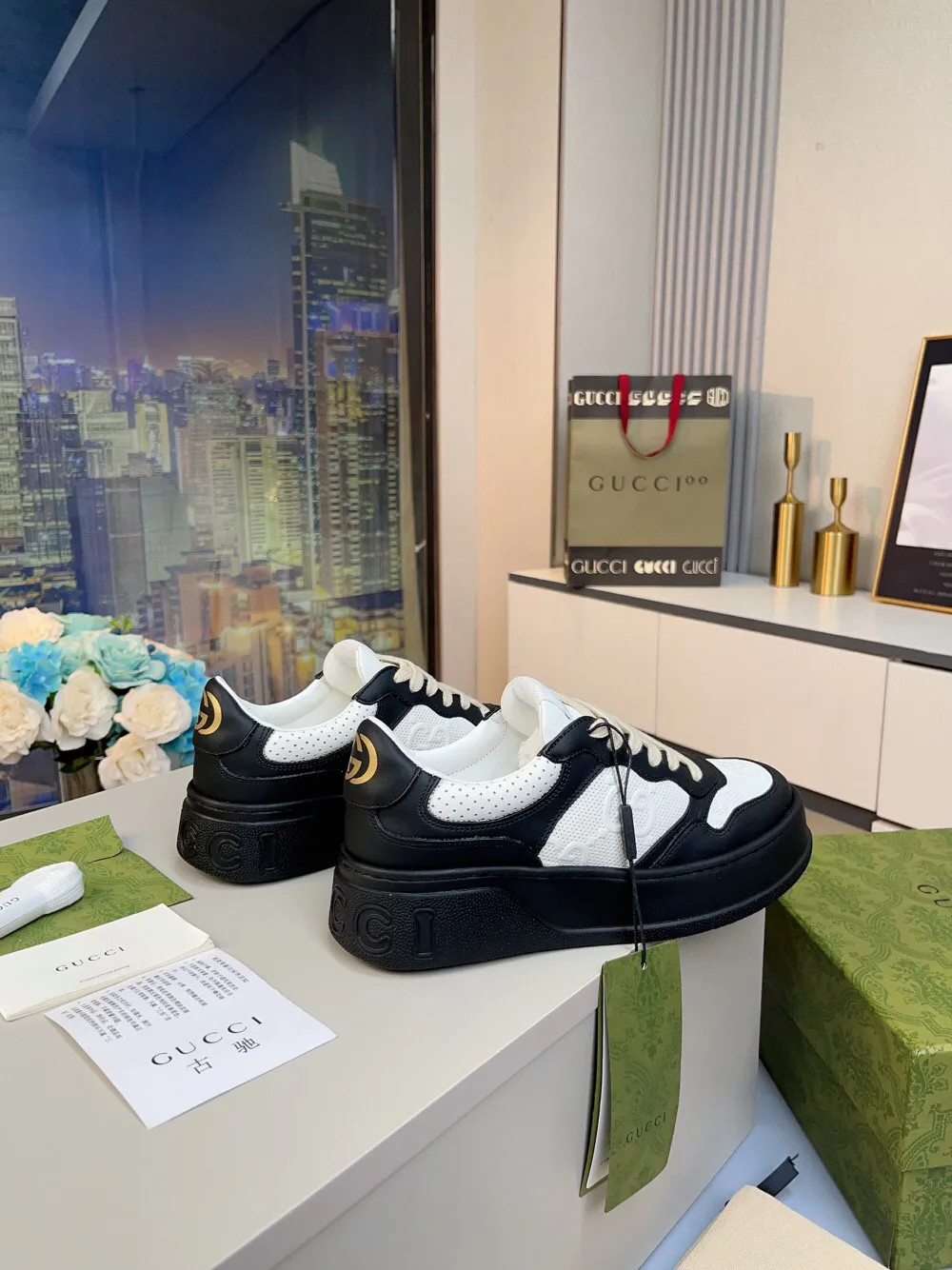 Кроссовки Женские Gucci 18369646