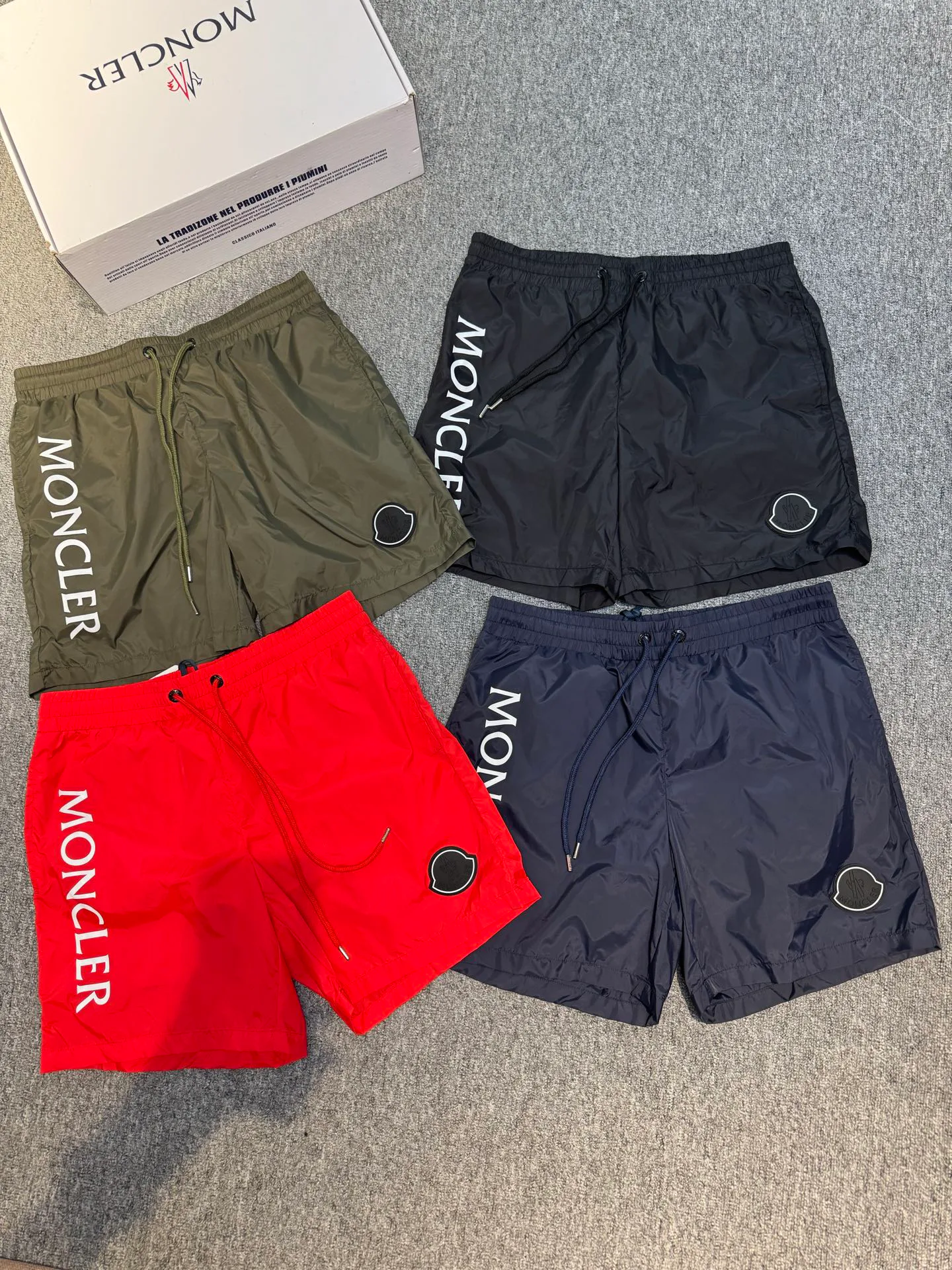 Шорты Женские Moncler 9599113