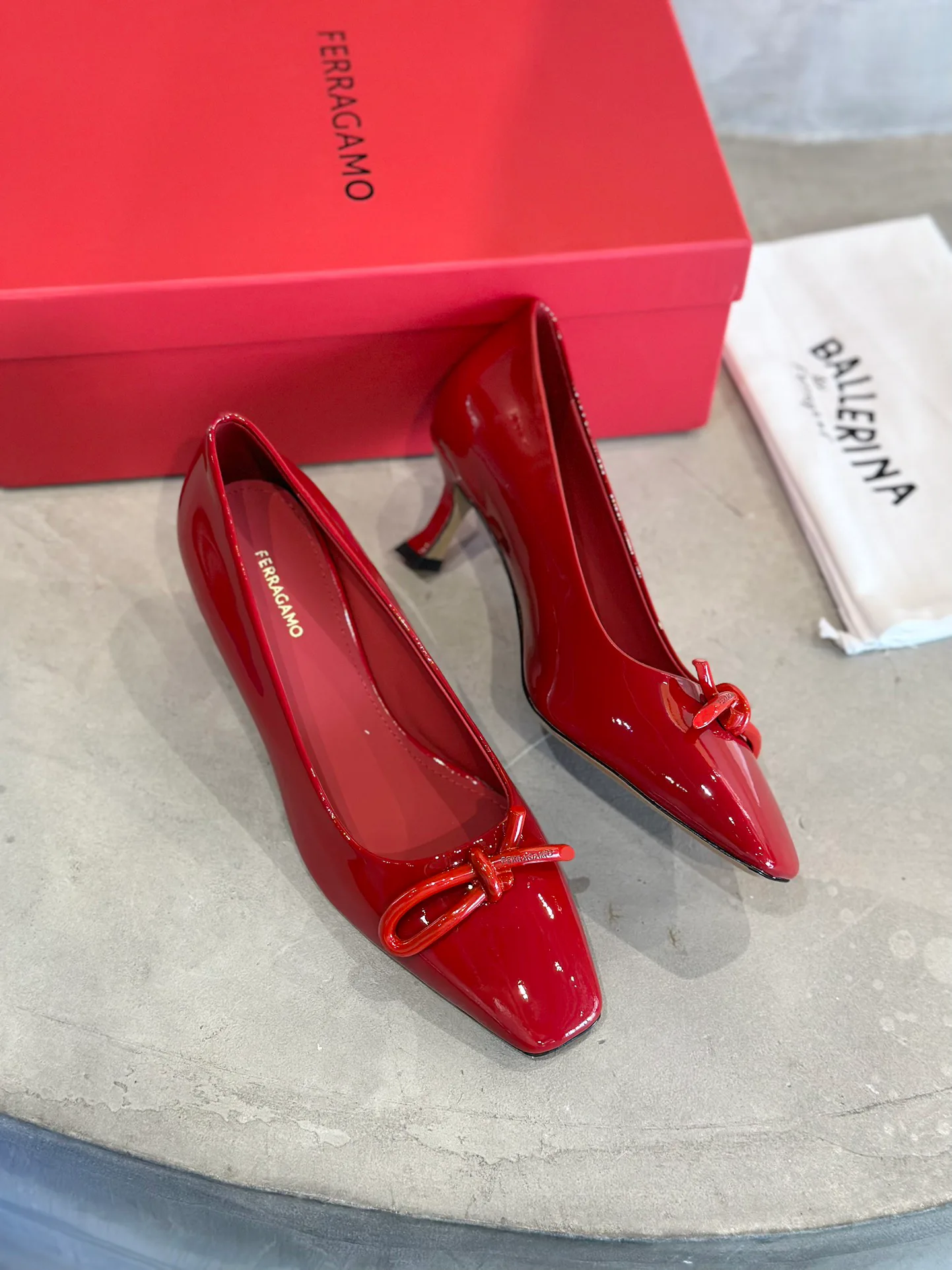 Туфли Женские Salvatore Ferragamo 18340737