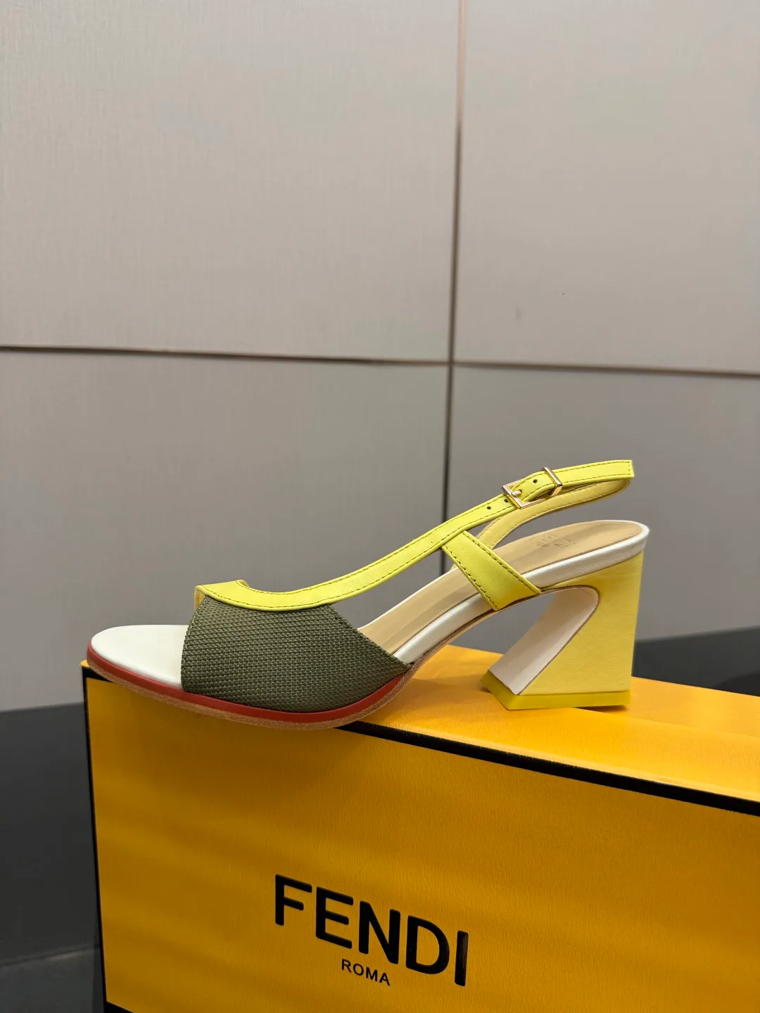 Туфли Женские Fendi 11755380