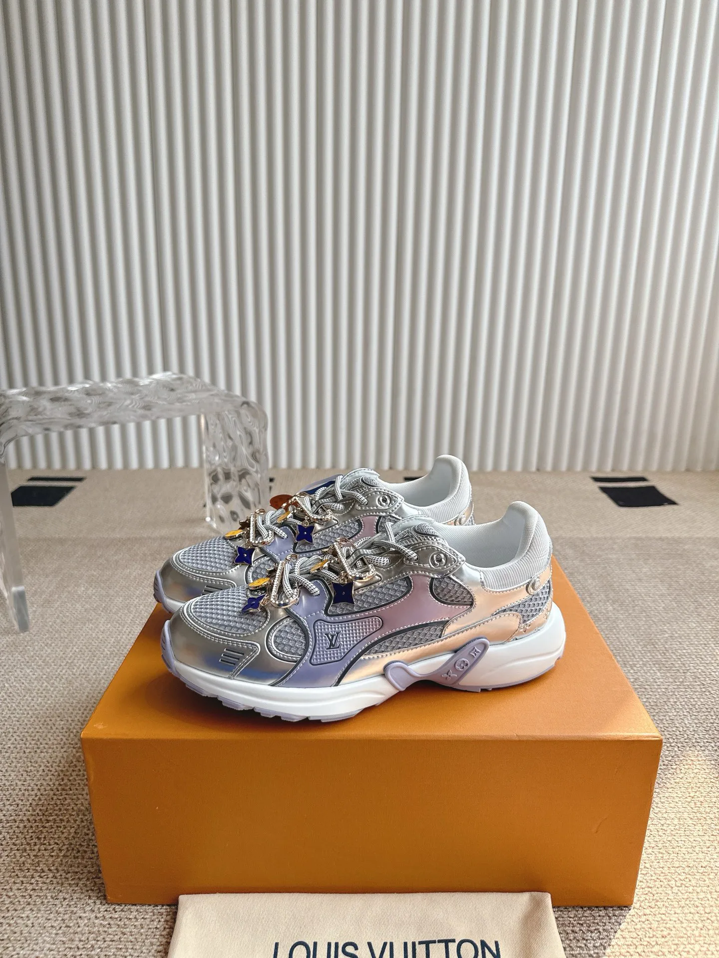Кроссовки Женские Louis Vuitton 13351297
