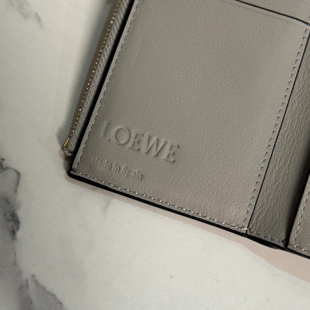 Клатчи Женские Loewe 17678706