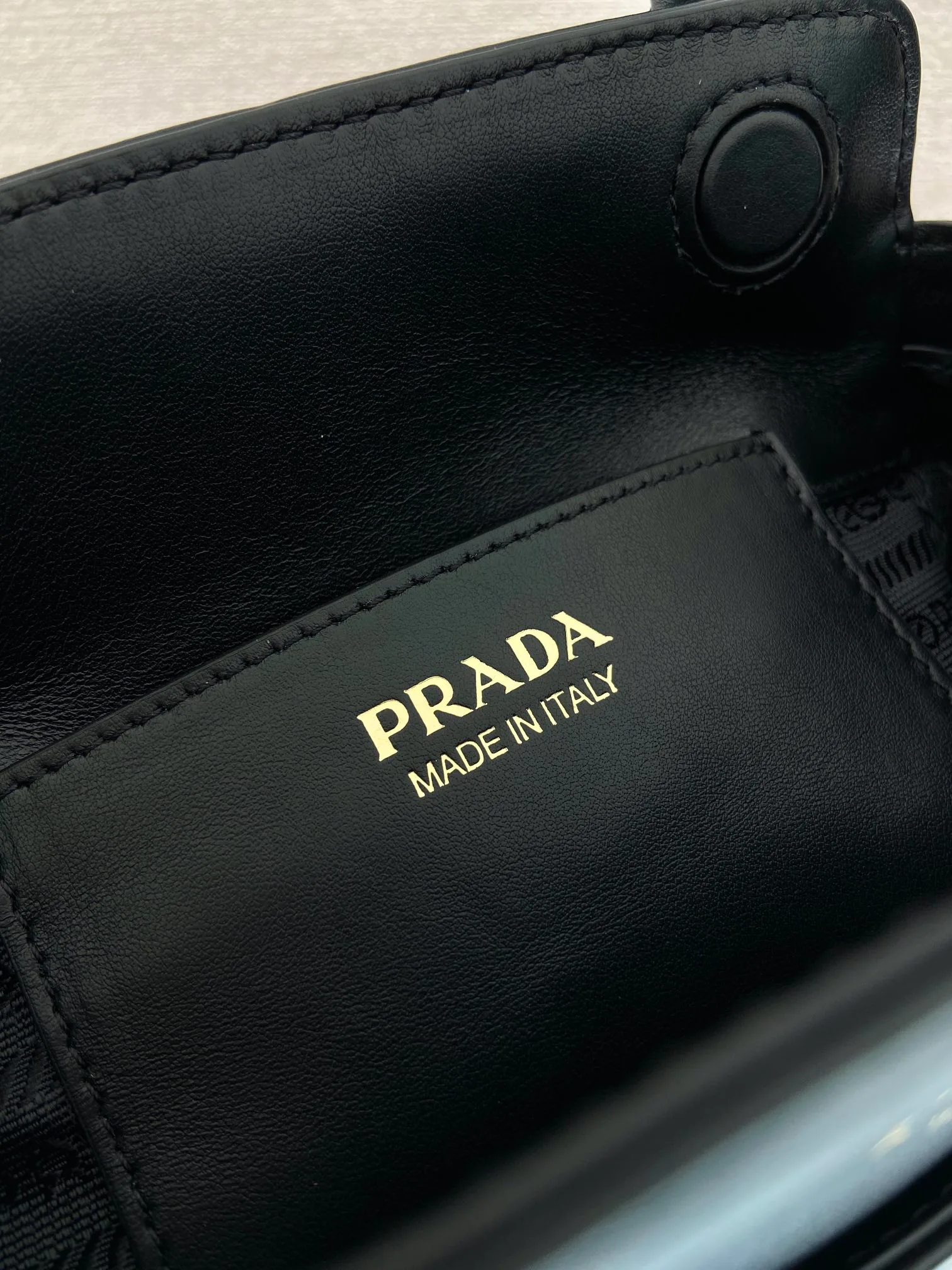 Классические Сумки Женские Prada 11627422