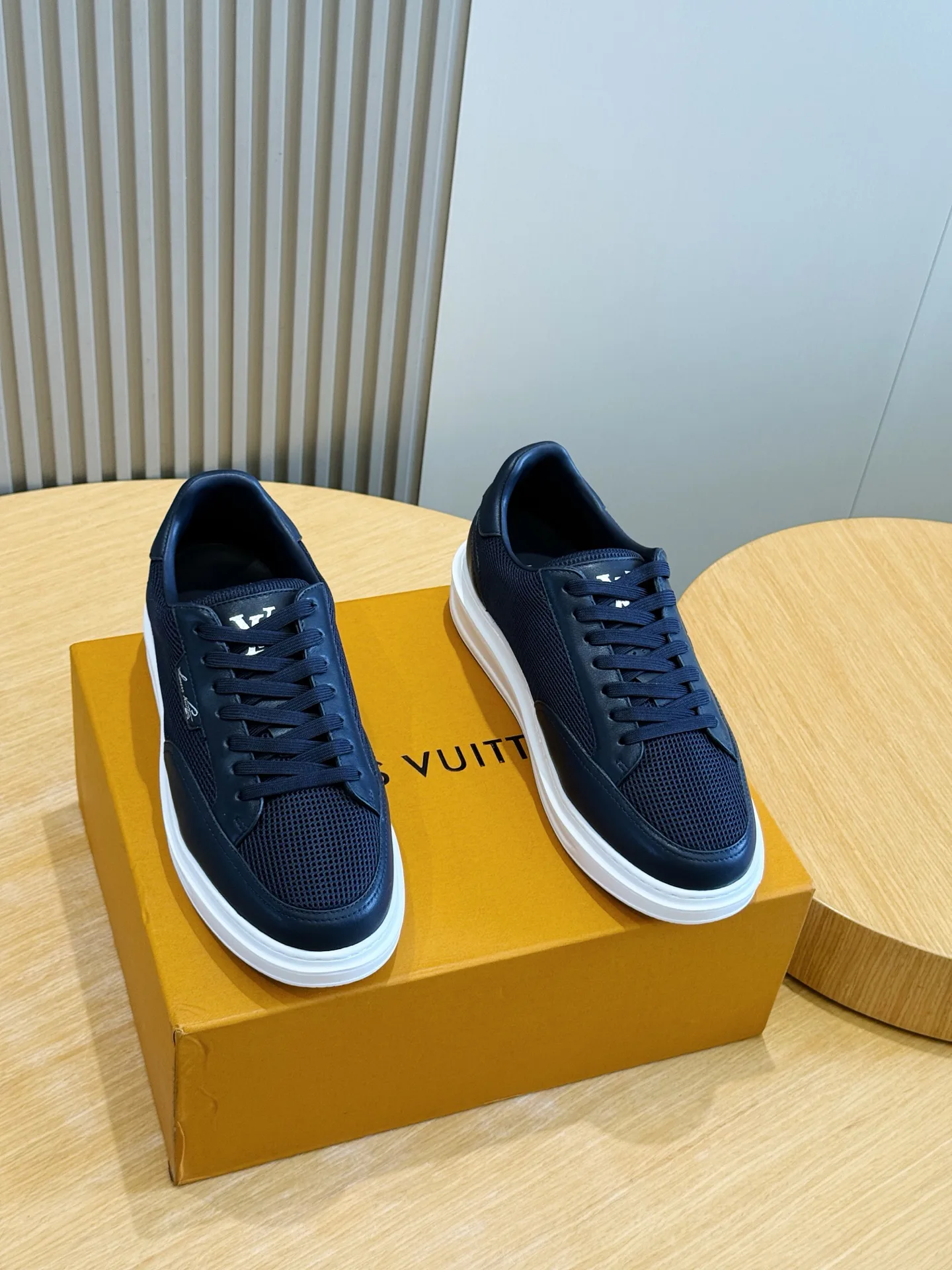 Кроссовки Мужские Louis Vuitton 19678390