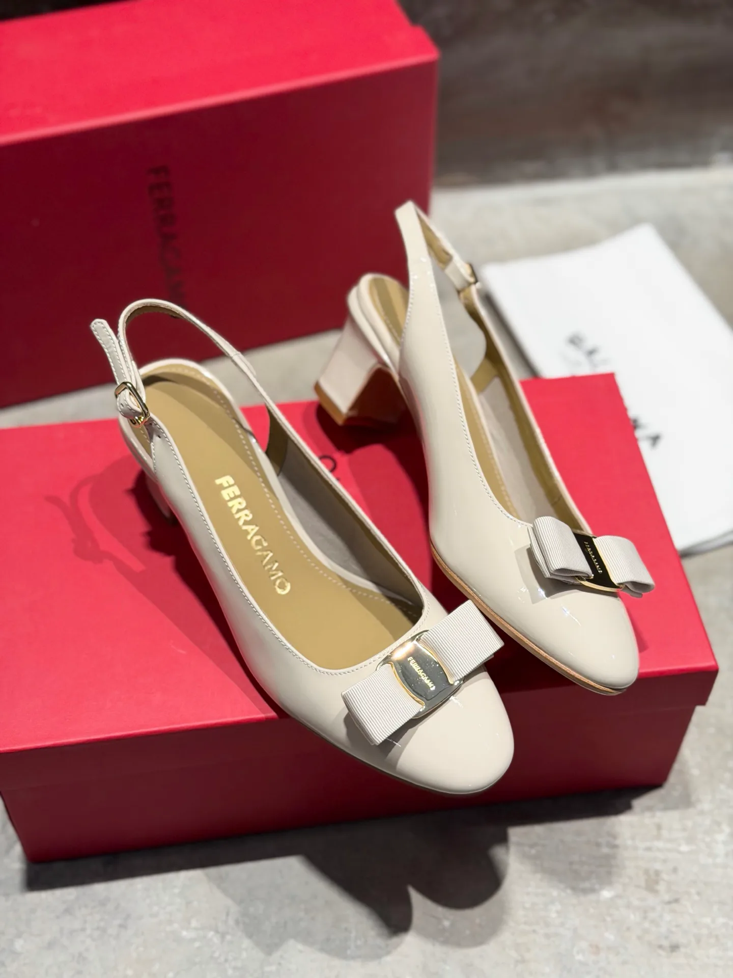 Туфли Женские Salvatore Ferragamo 13368379