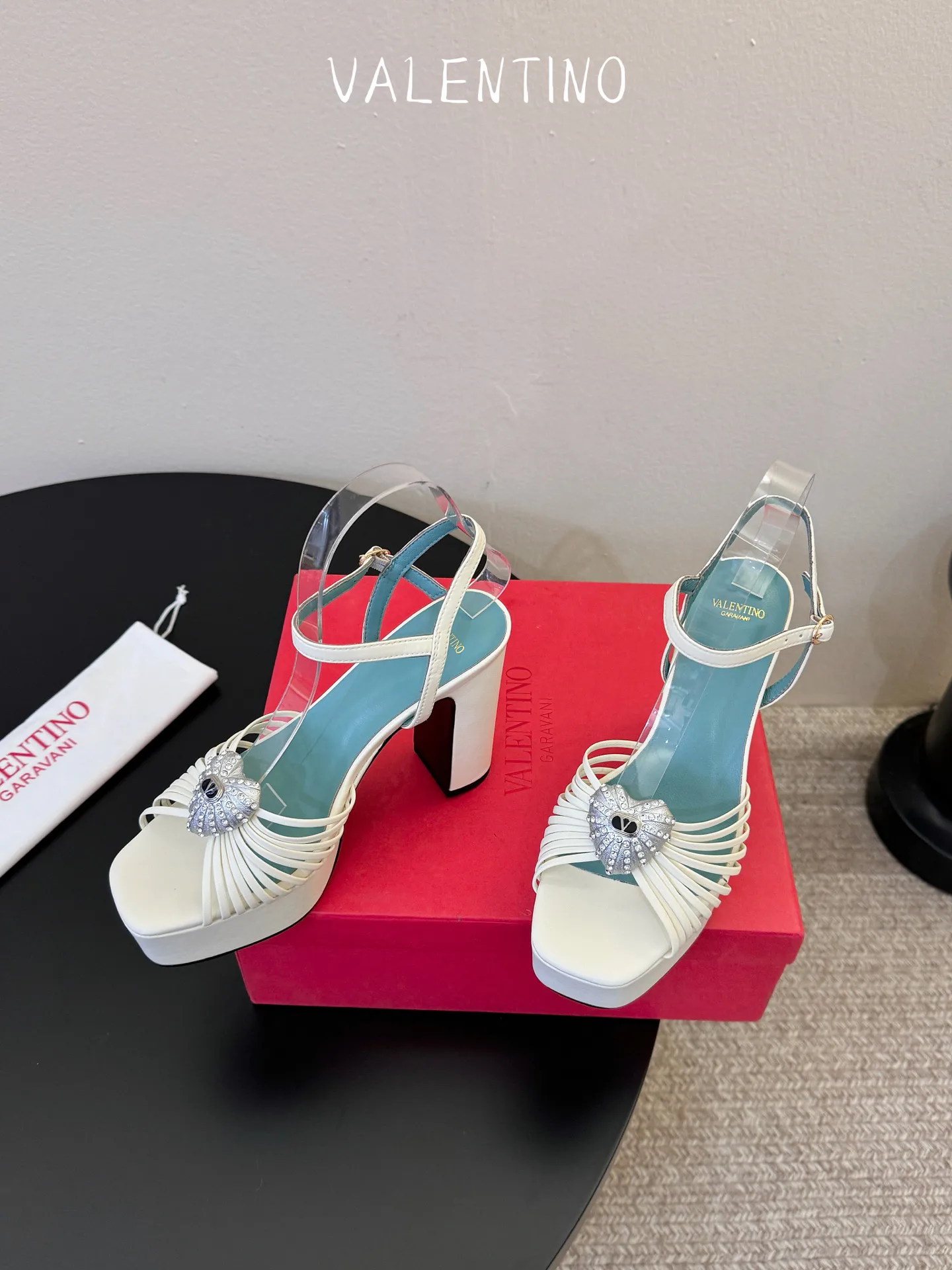 Босоножки Женские Valentino 17396955