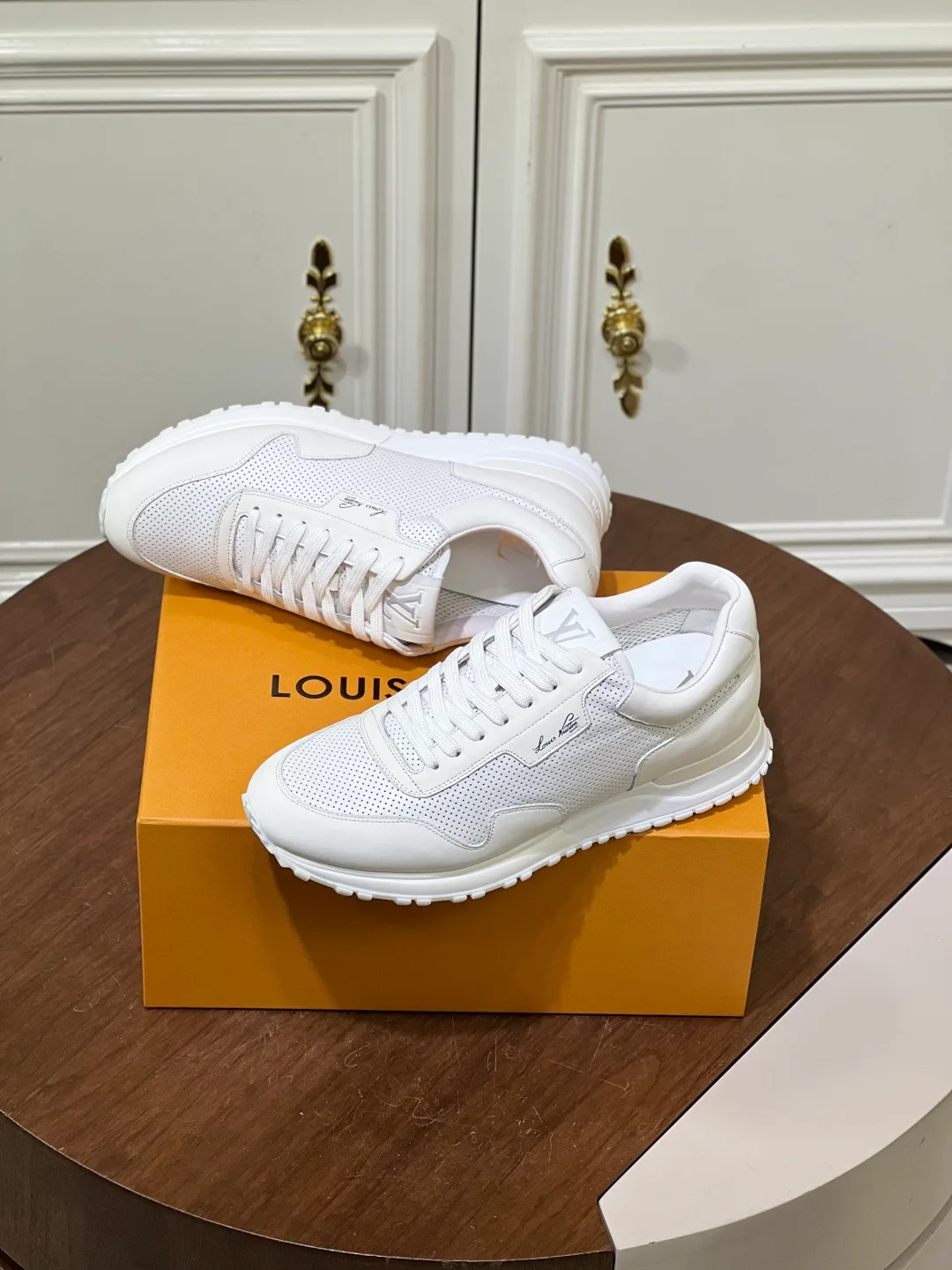 Кроссовки Мужские Louis Vuitton 18039350