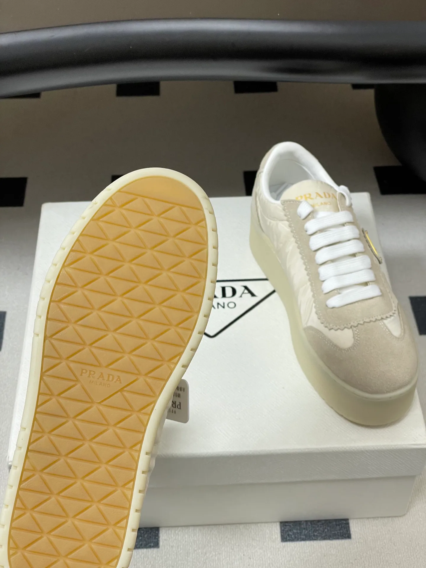 Кроссовки Женские Prada 12810938