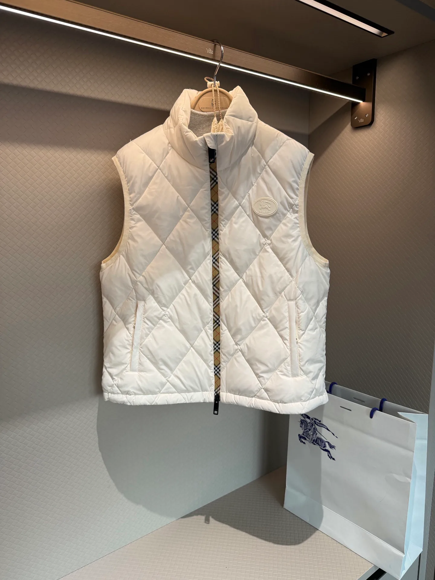 Жилеты Женские Burberry 18692548