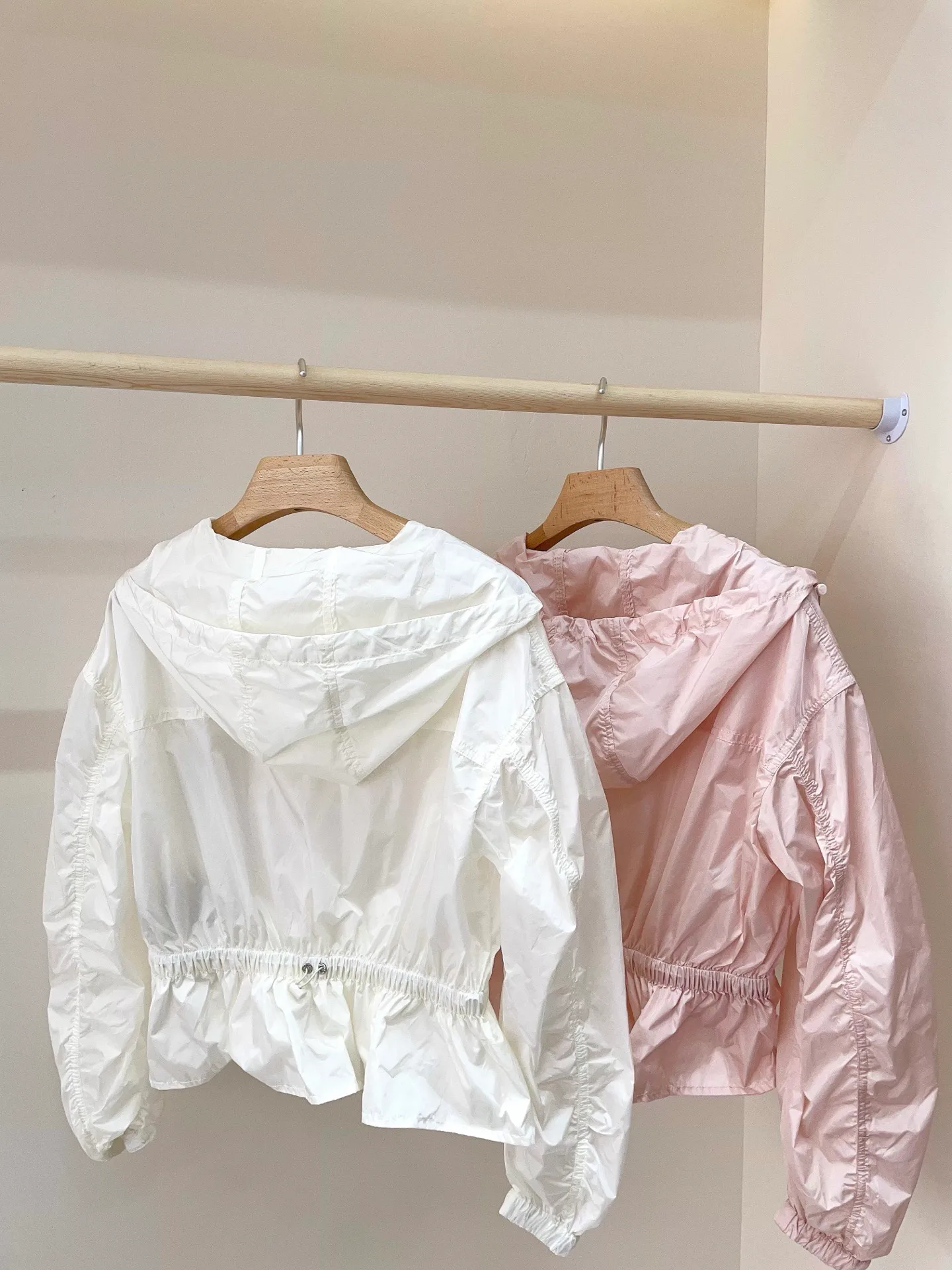 Куртки И Пуховики Женские Moncler 10248579