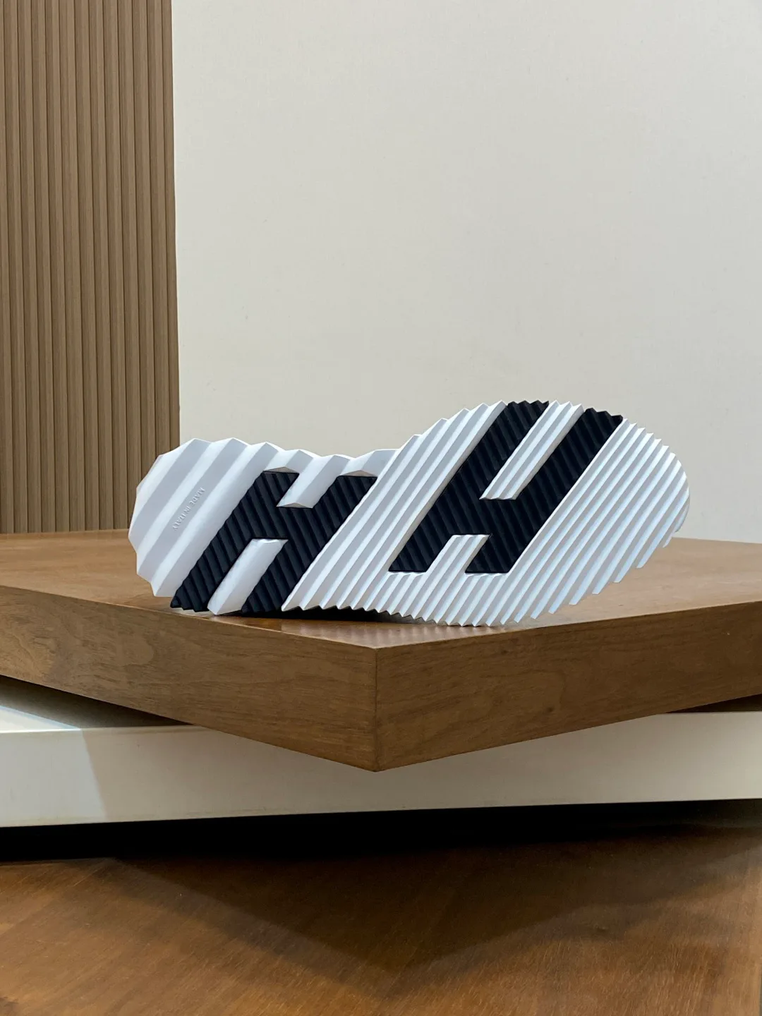Кроссовки Мужские Hermes 18078872