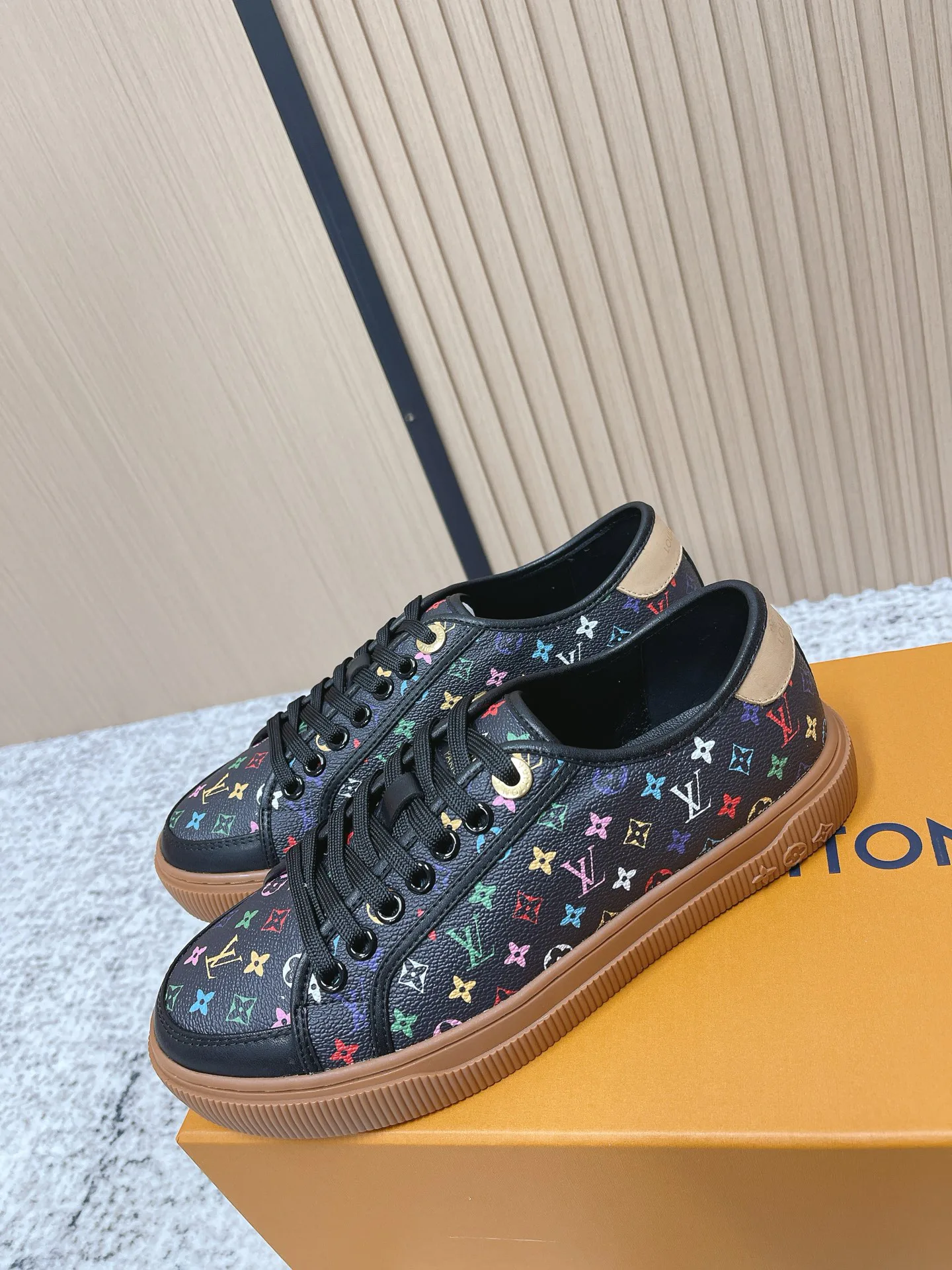 Кроссовки Женские Louis Vuitton 1511842