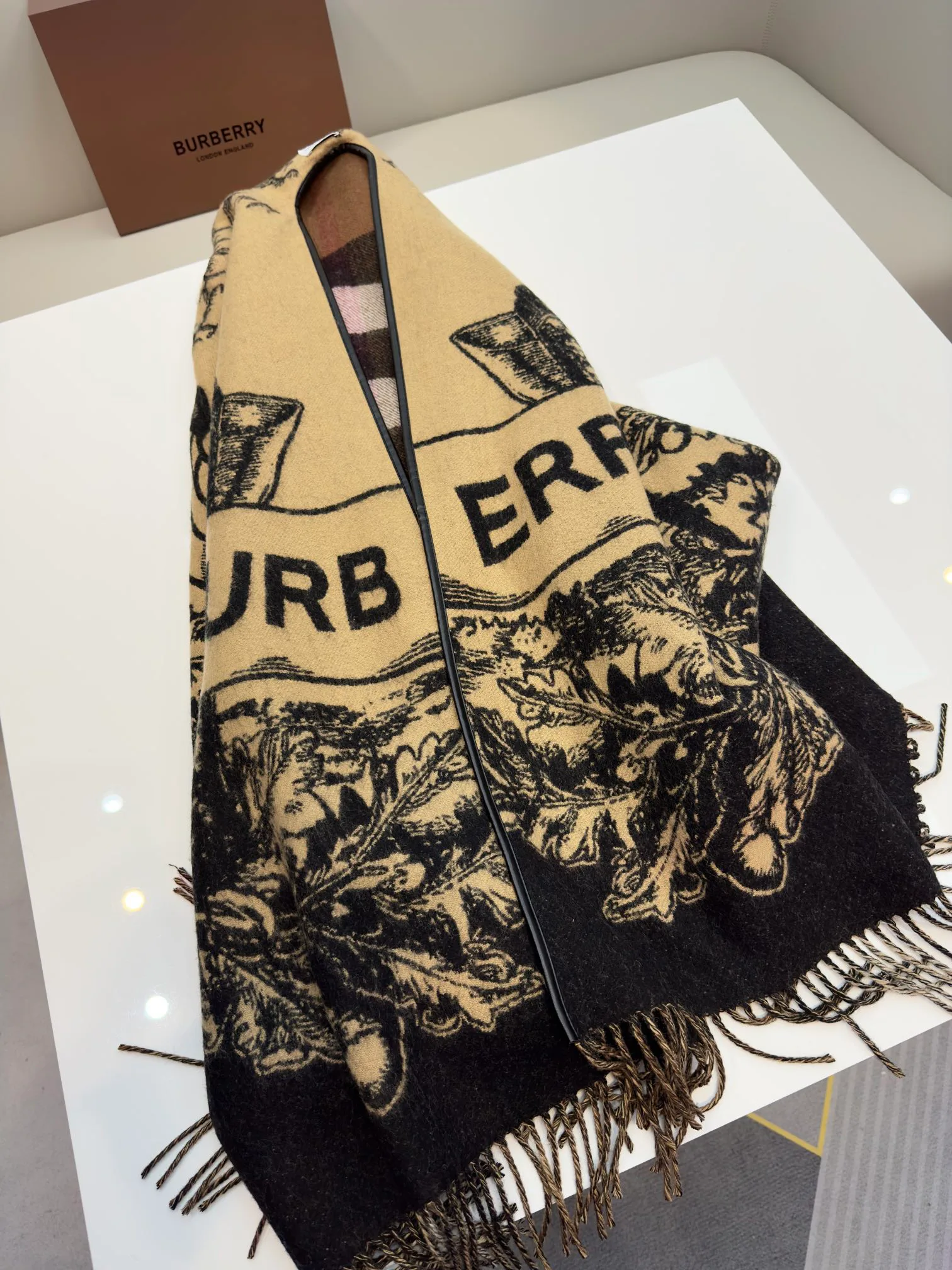 Шарфы Burberry 3215