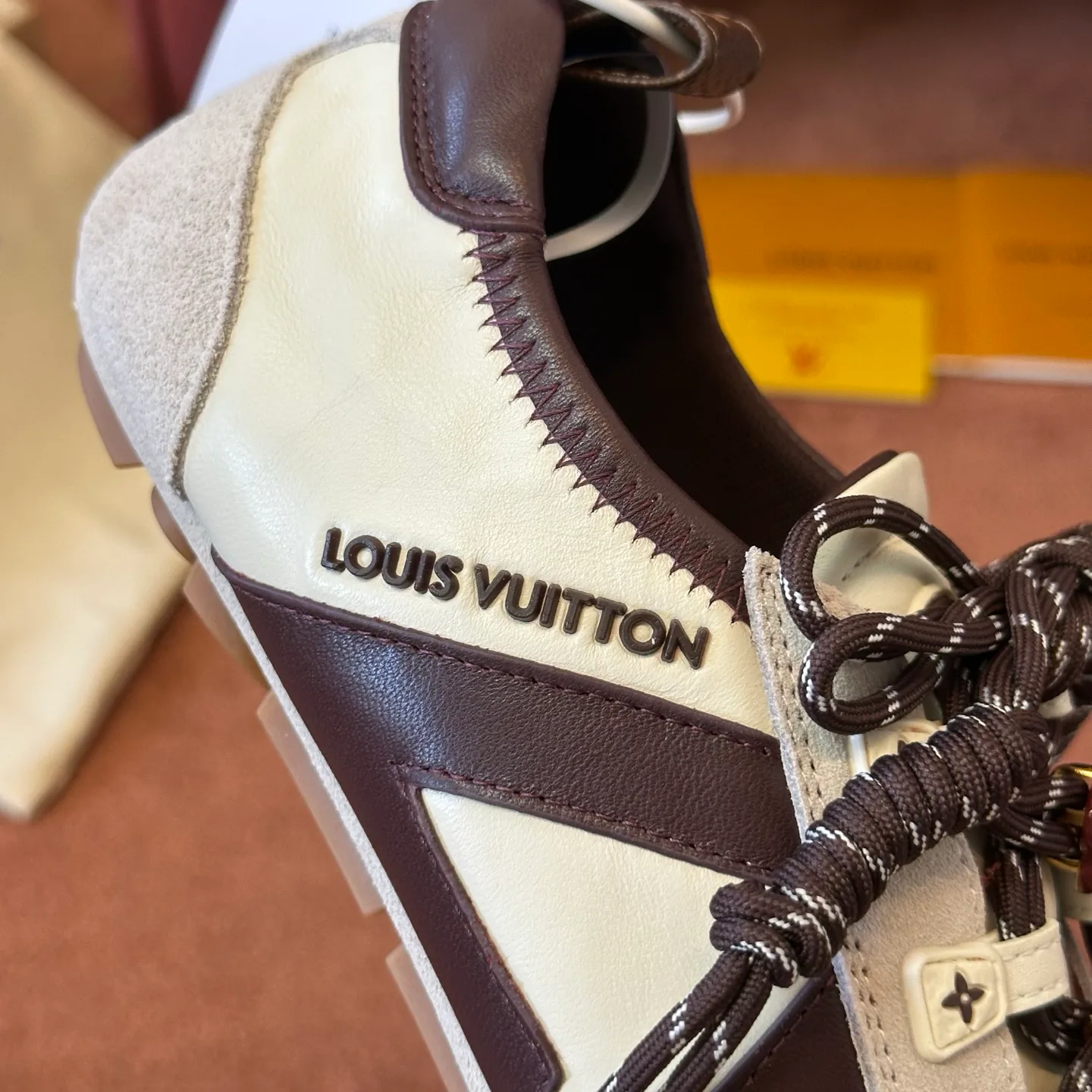 Кроссовки Женские Louis Vuitton 18120682