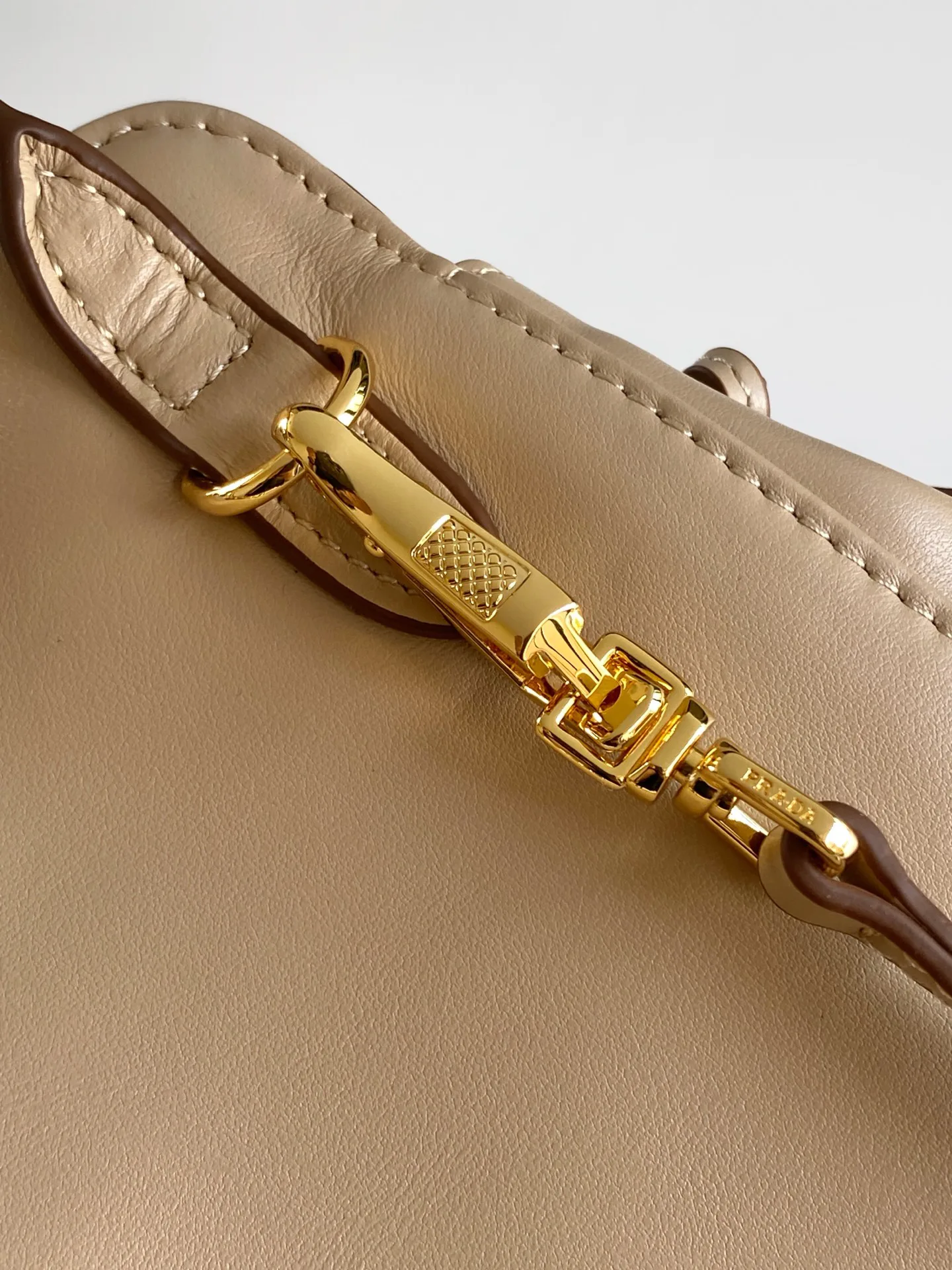 Классические Сумки Женские Prada 13368492