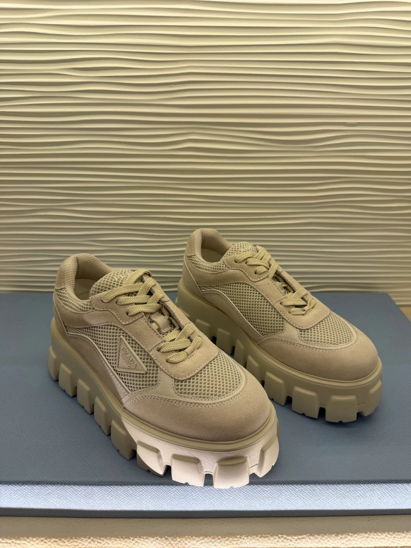 Кроссовки Женские Prada 19453632
