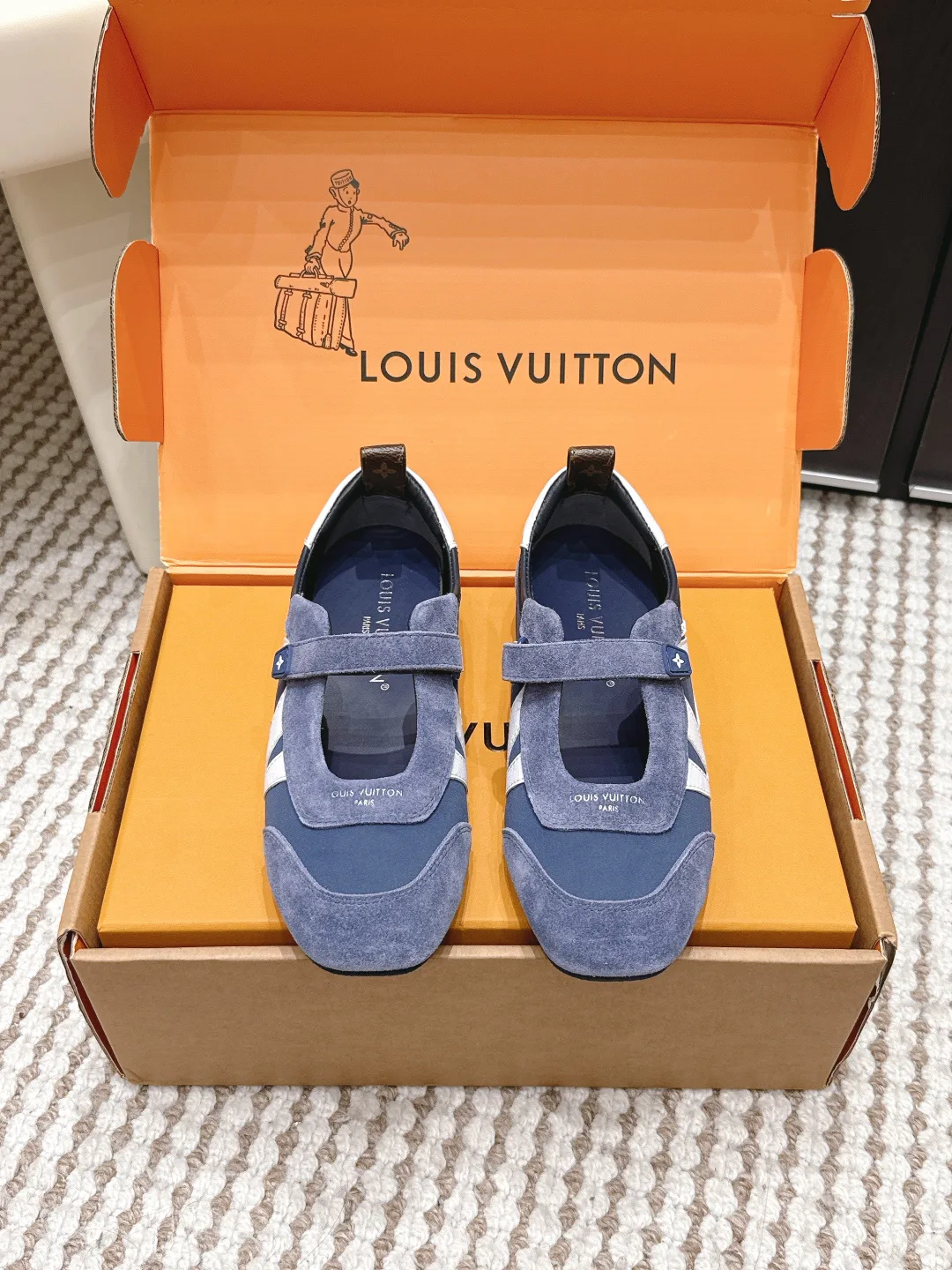 Кроссовки Женские Louis Vuitton 11518536
