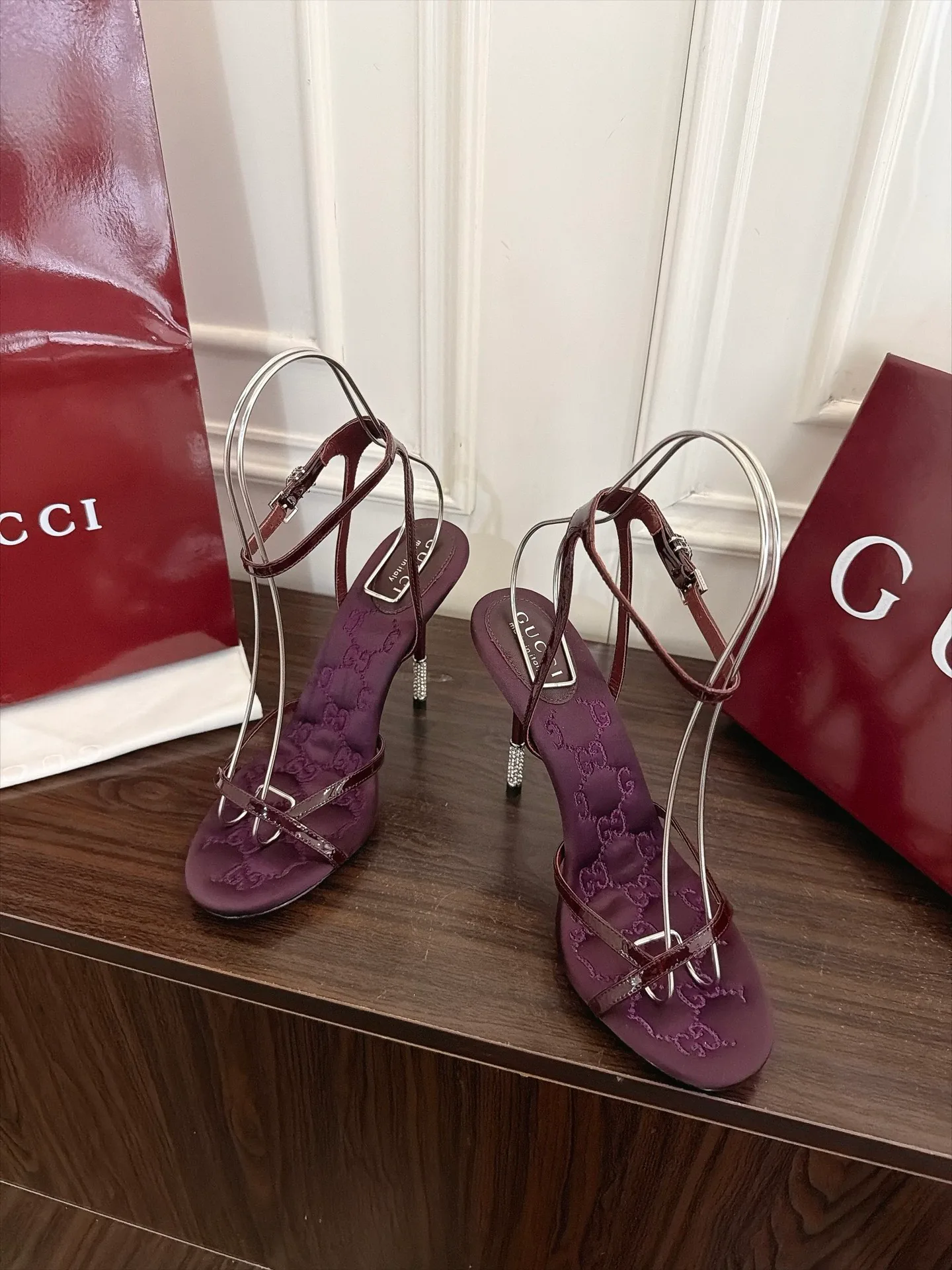 Босоножки Женские Gucci 19314657
