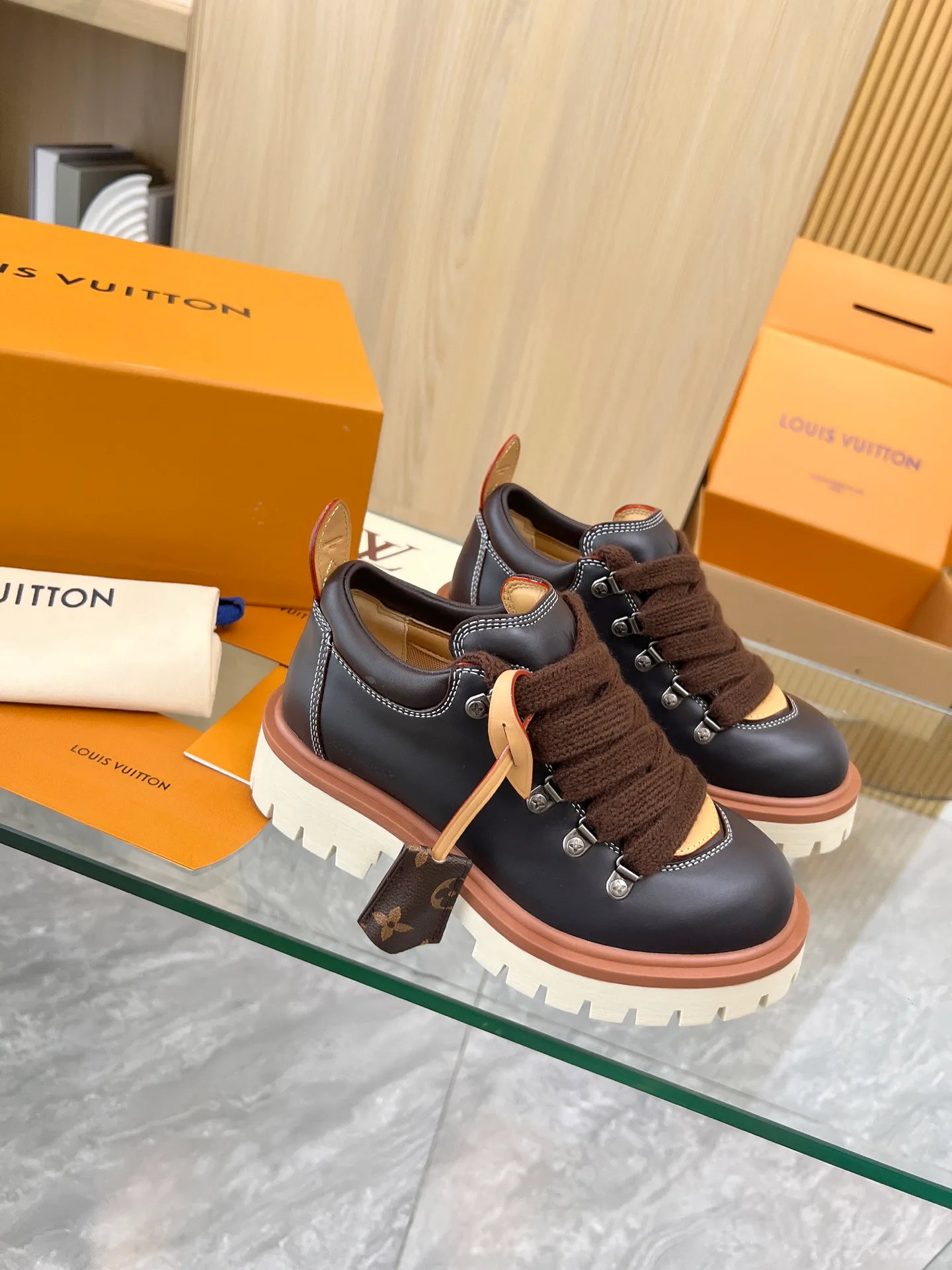 Ботинки Женские Louis Vuitton 1545101