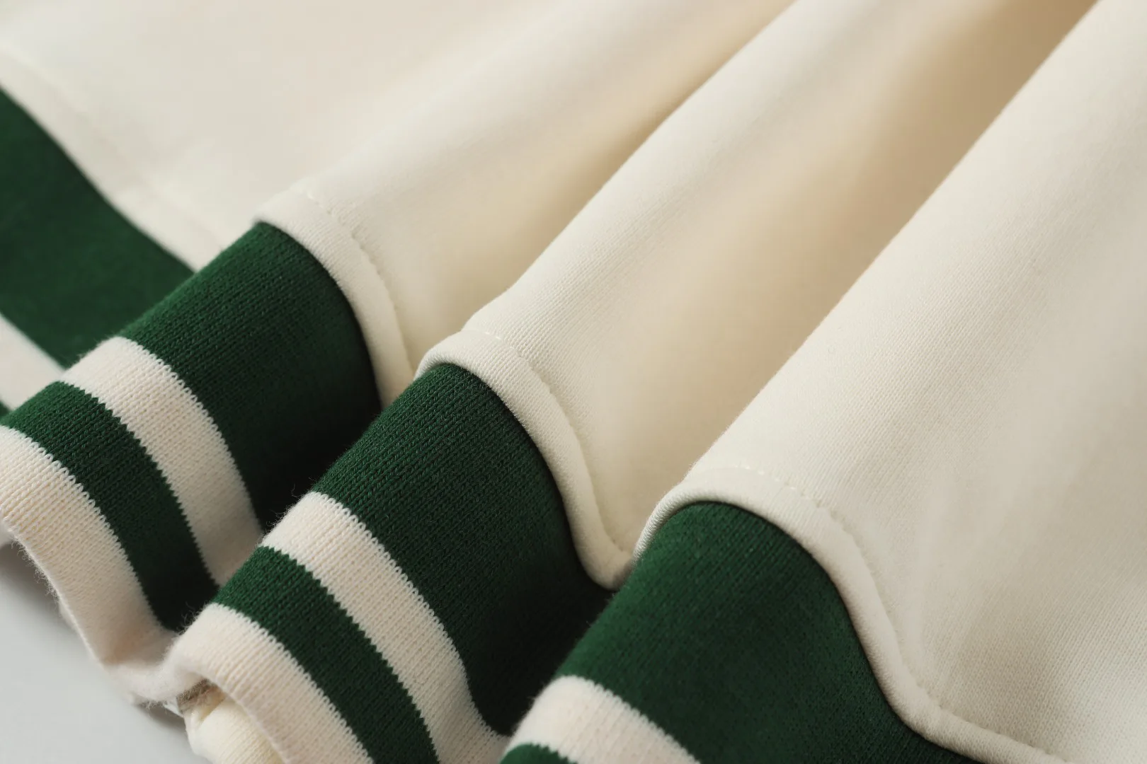 Куртки И Пуховики Женские Gucci 46559