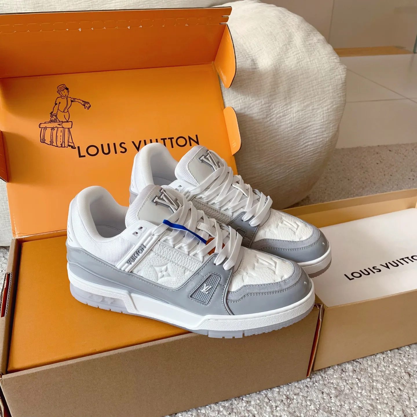 Кроссовки Женские Louis Vuitton 18375819