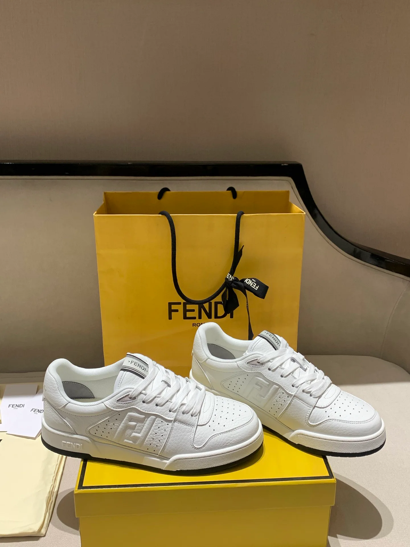 Кроссовки Женские Fendi 18228115