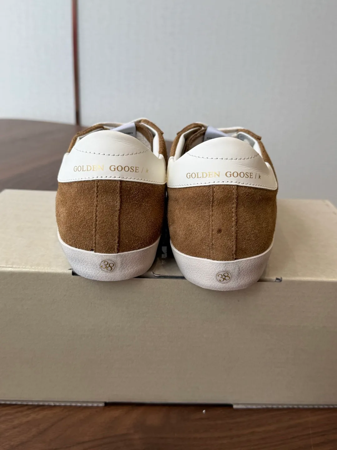 Кроссовки Женские Golden Goose 18146572