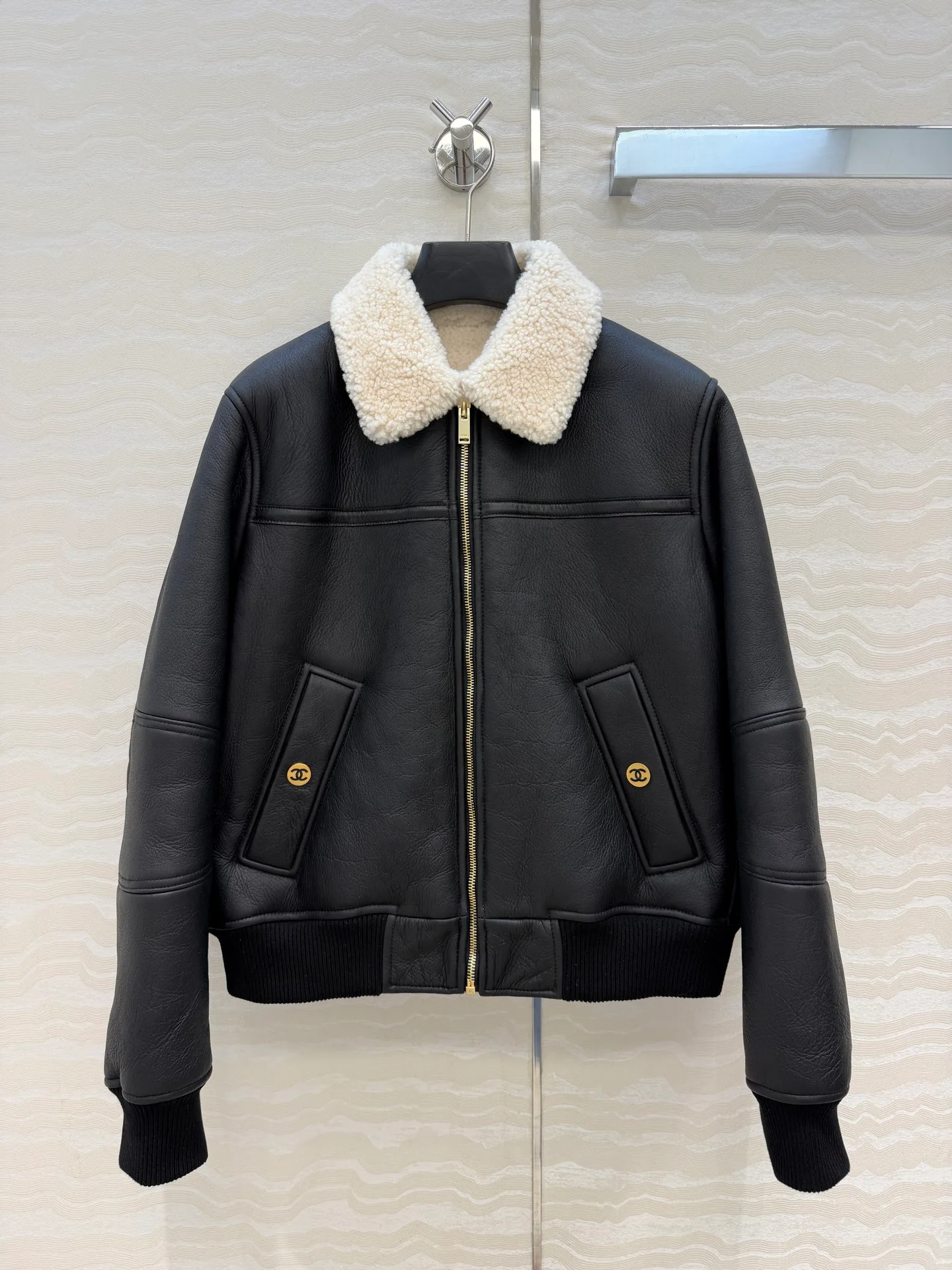 Кожаные Куртки И Дублёнки Женские Chanel 18601502