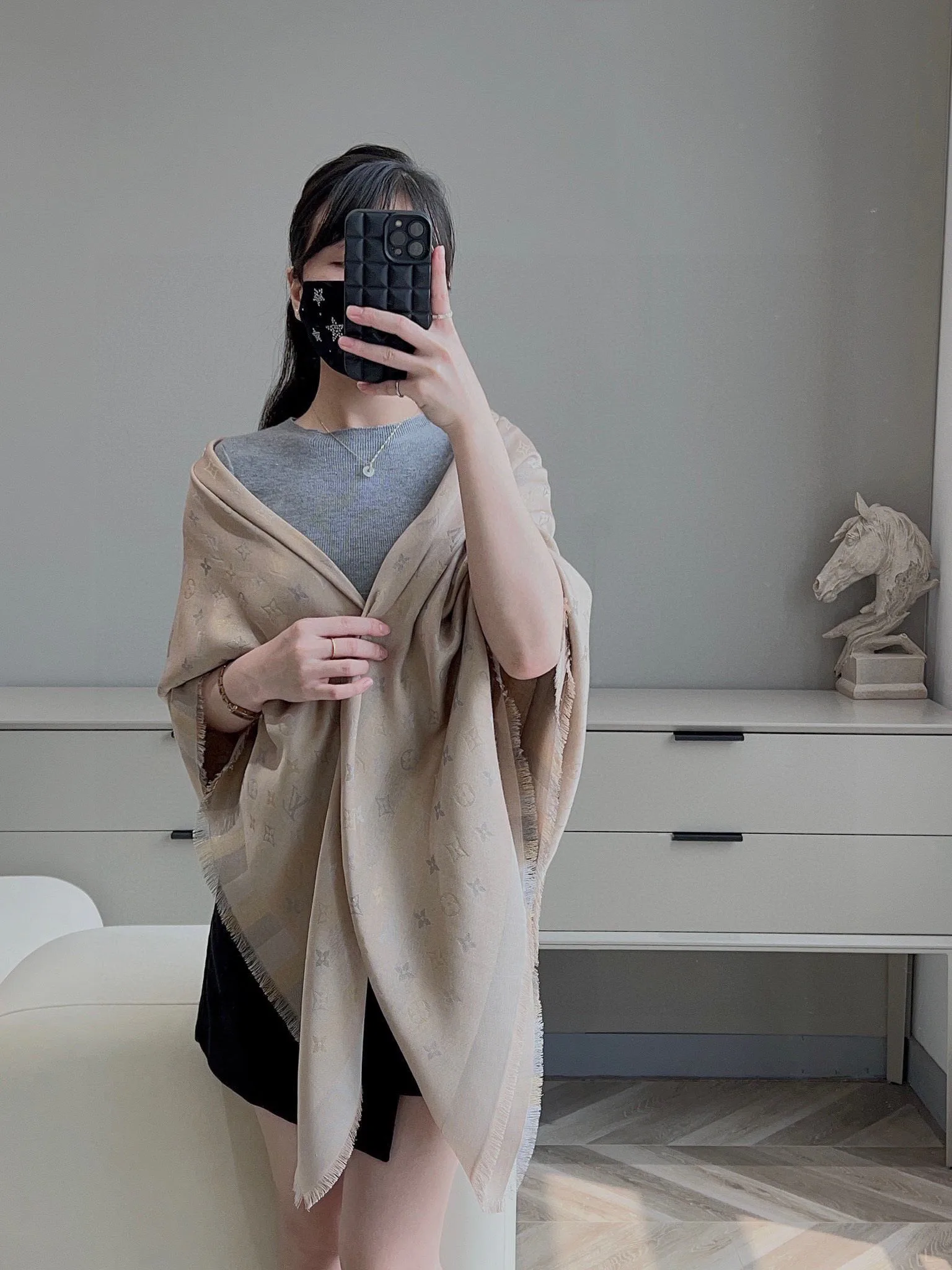Шарфы Louis Vuitton 18093339