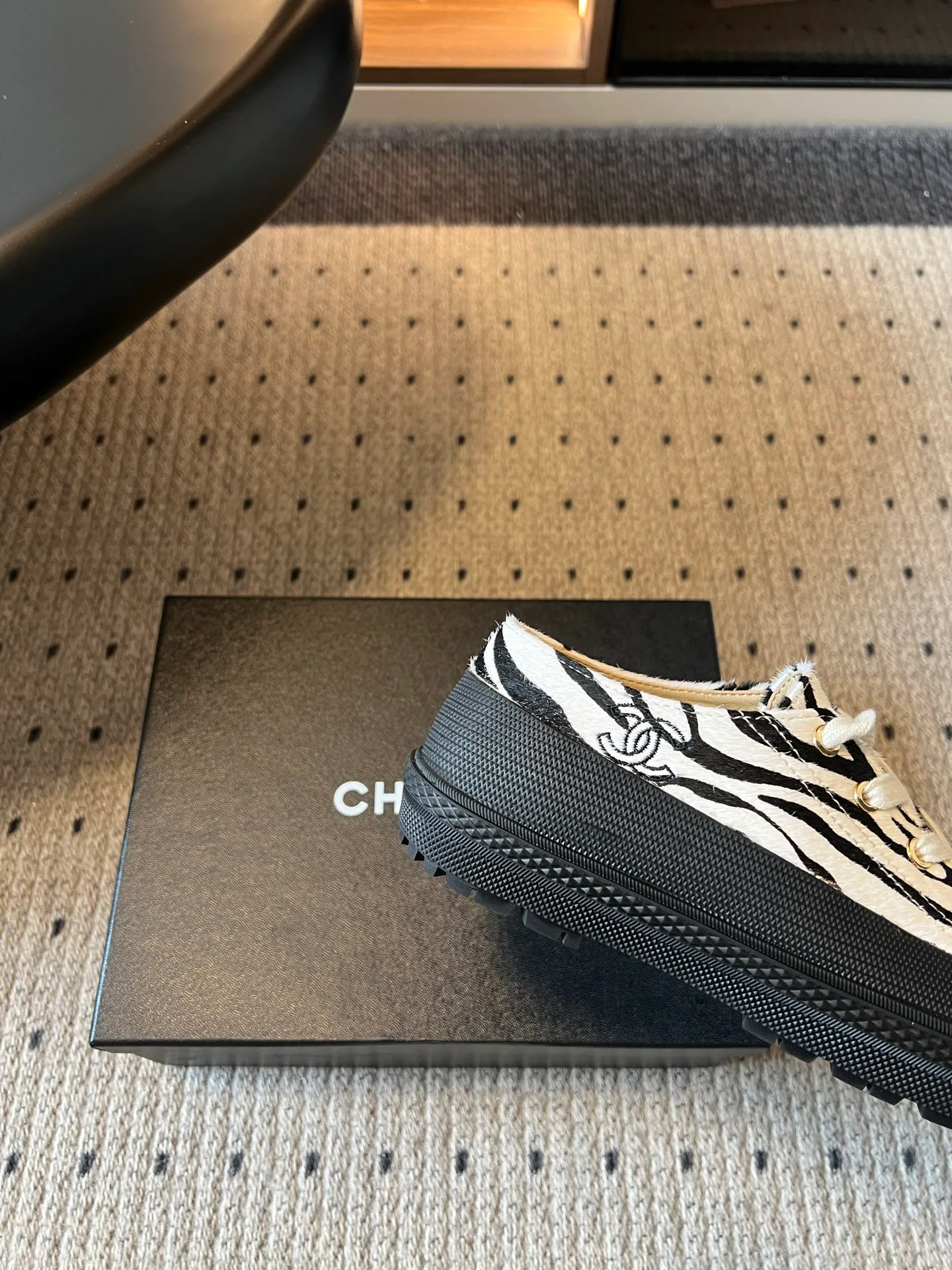 Кроссовки Женские Chanel 18137085