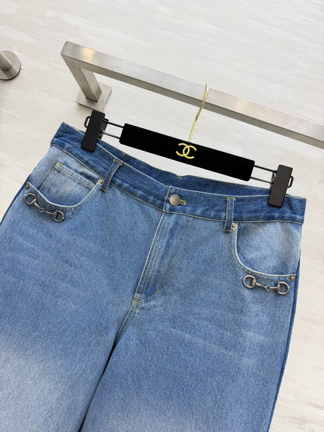 Джинсы Женские Gucci 19091693