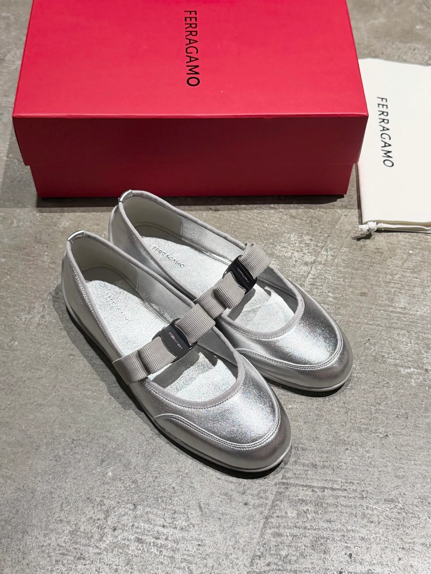 Балетки Женские Salvatore Ferragamo 18340755